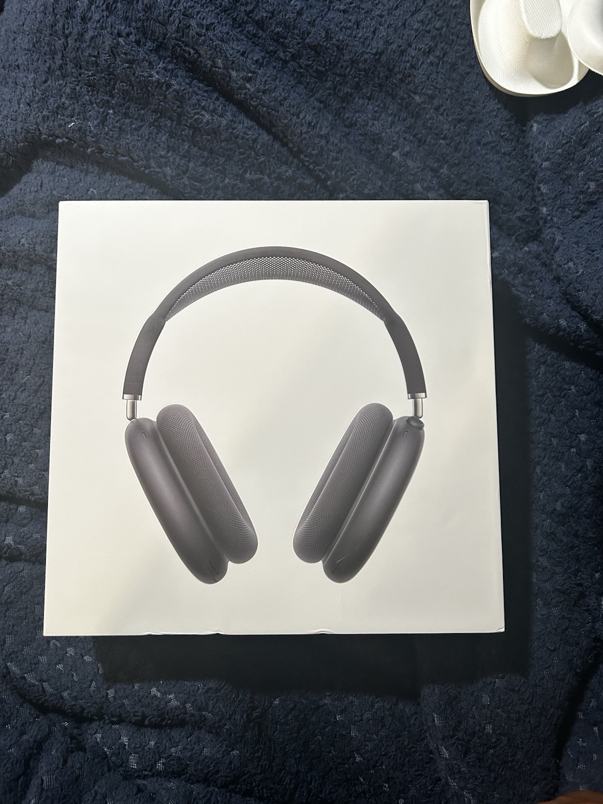 Apple AirPods Max Midnight Bluetooth wireless headphones.