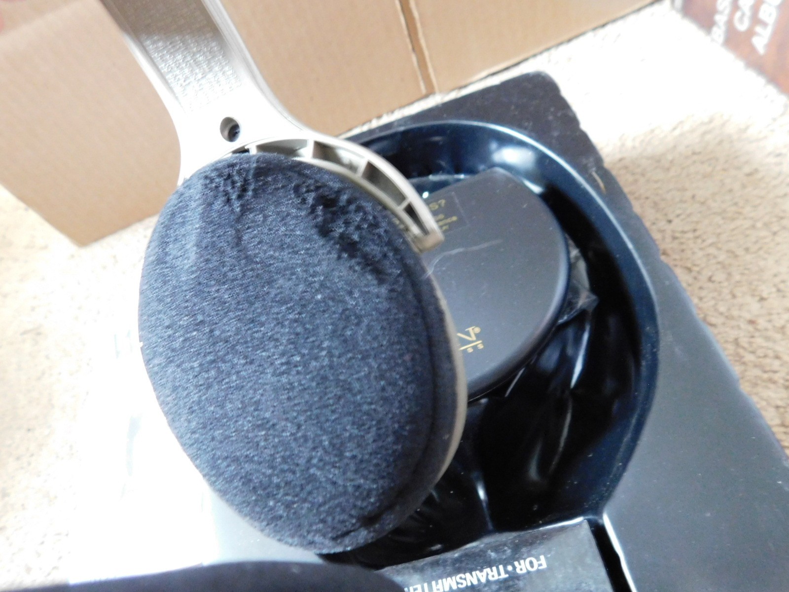 Vintage 1999 Advent AW720 900MHz Wireless Stereo Headphones Opened Box