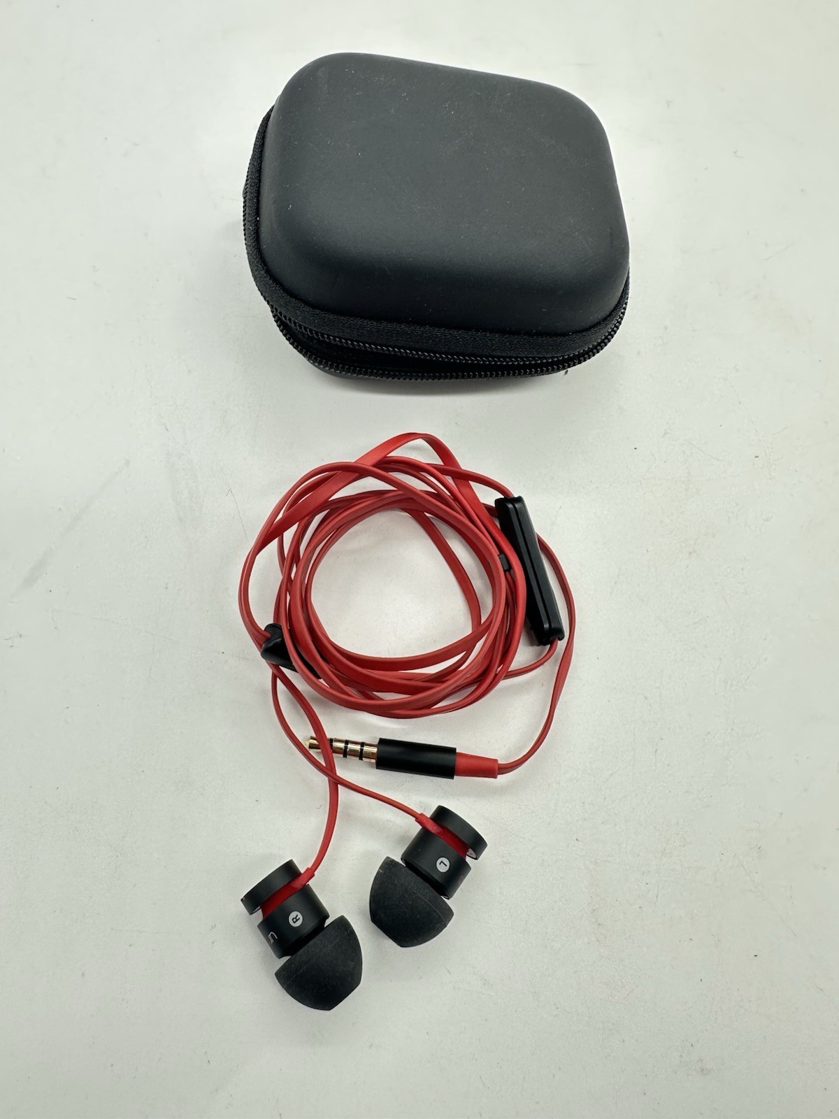Beats by Dr. Dre urBeats In-Ear Earbuds Wired 3.5mm Red/Black + Tips