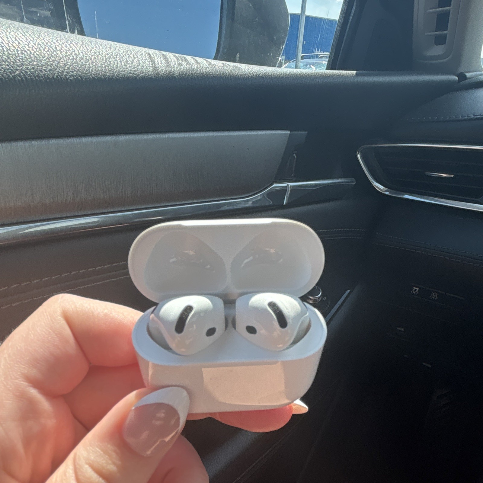 Airpods 4 with Active Noise Cancellation (Open box- never used)