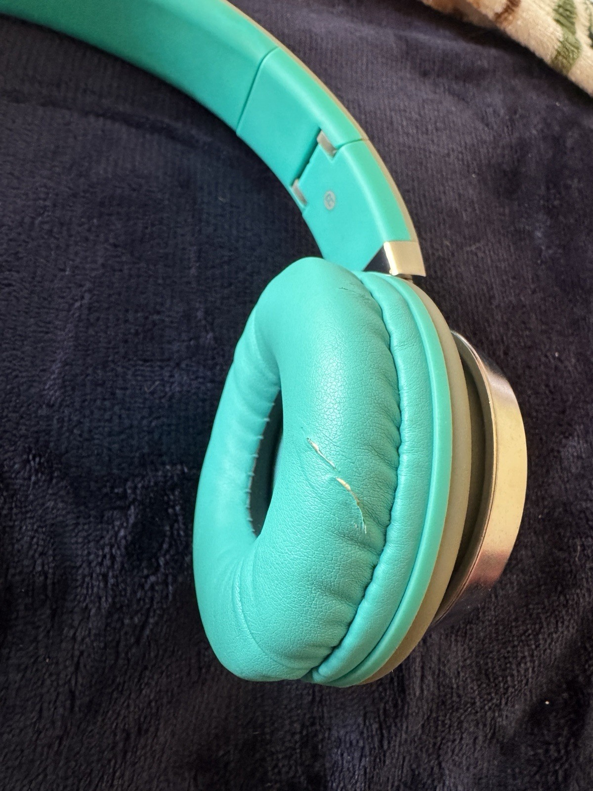 Adjustable Teal Blue Headphones For Kids & Adults. Used But In Good Condition