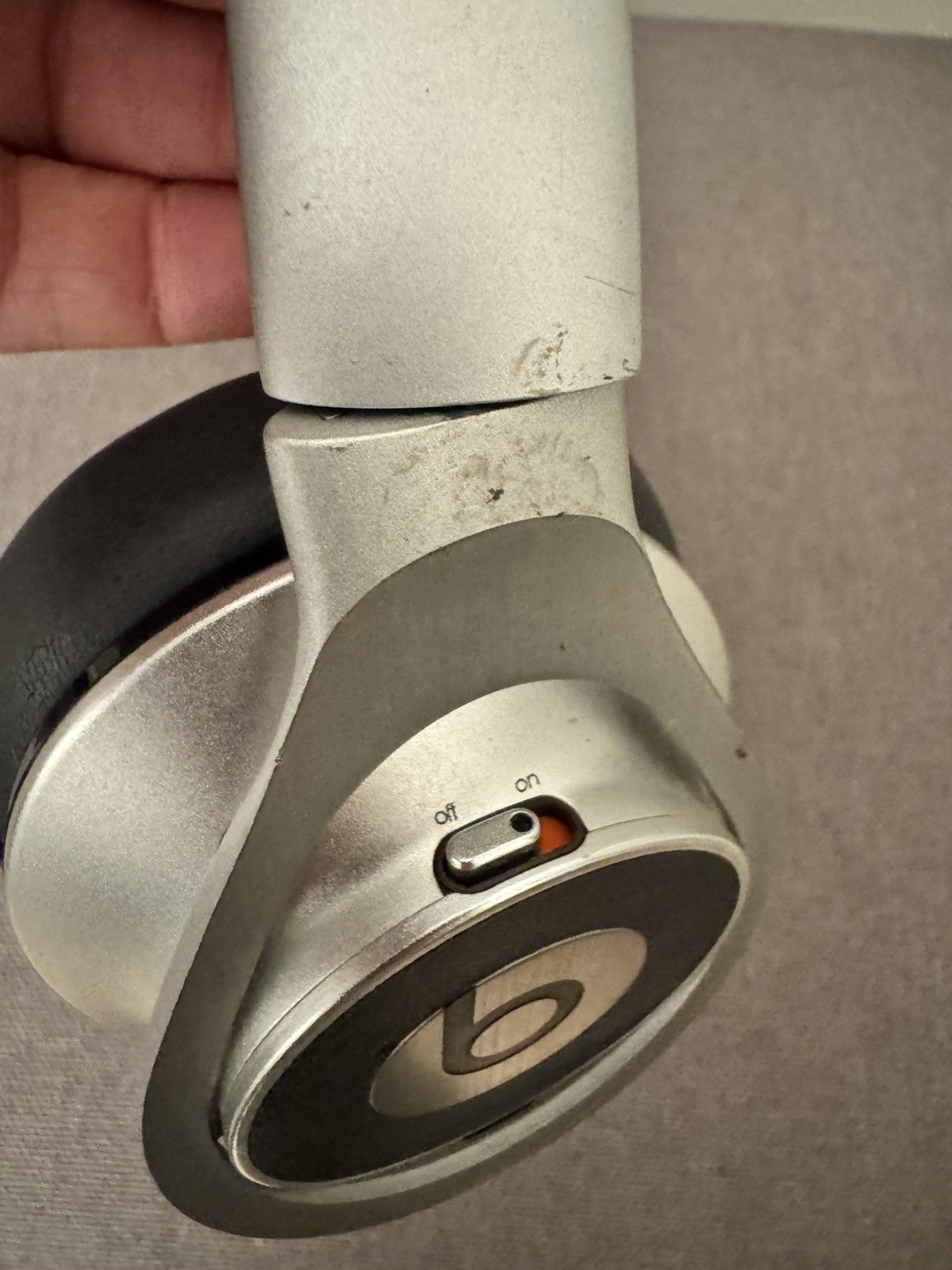Beats Executive Wired On-Ear Headphones Black J4312 read description Working