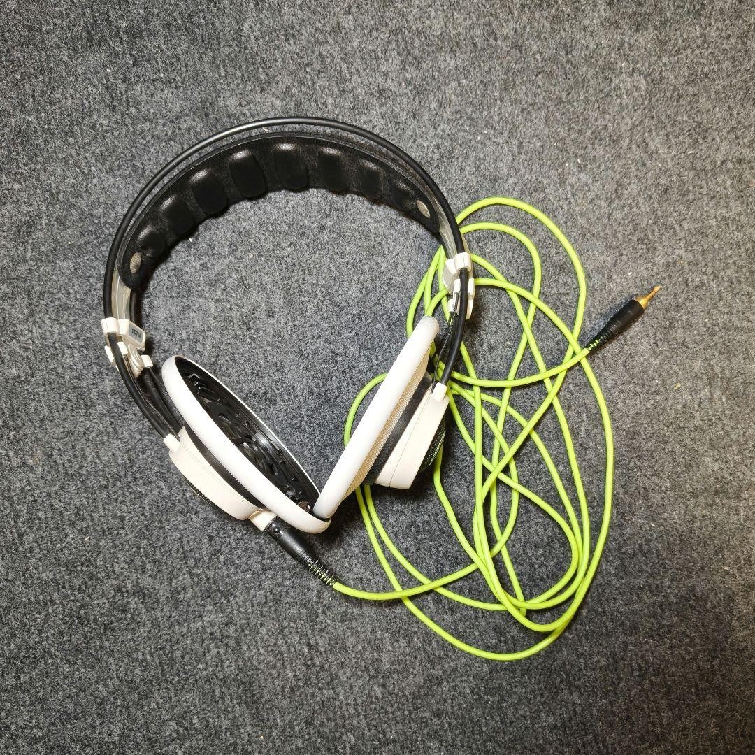 AKG Q701 Quincy Jones Reference Headphones White Tested Works w/box JP Rare O66