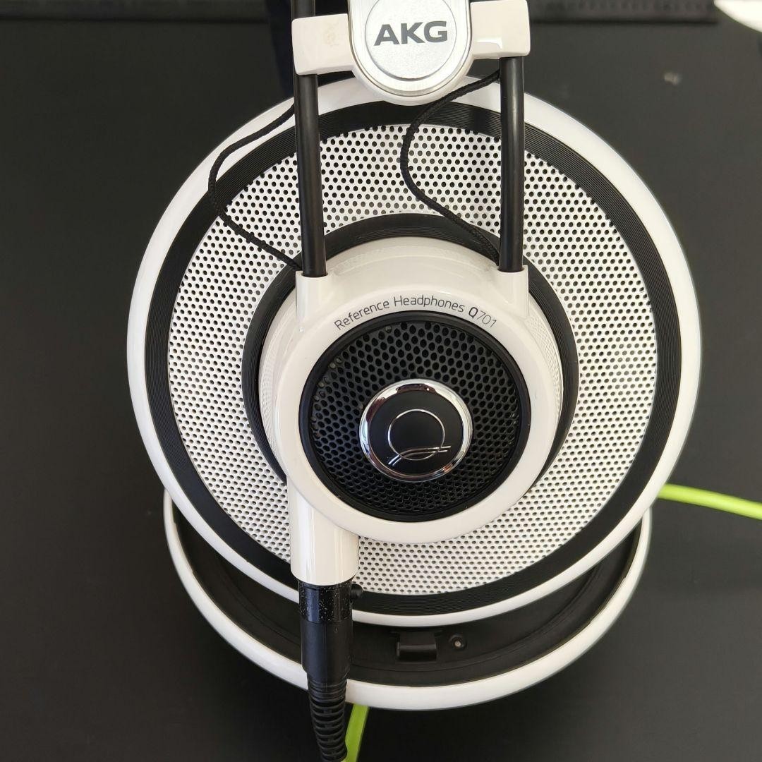 AKG Q701 Quincy Jones Reference Headphones White Tested Works w/box JP Rare O66