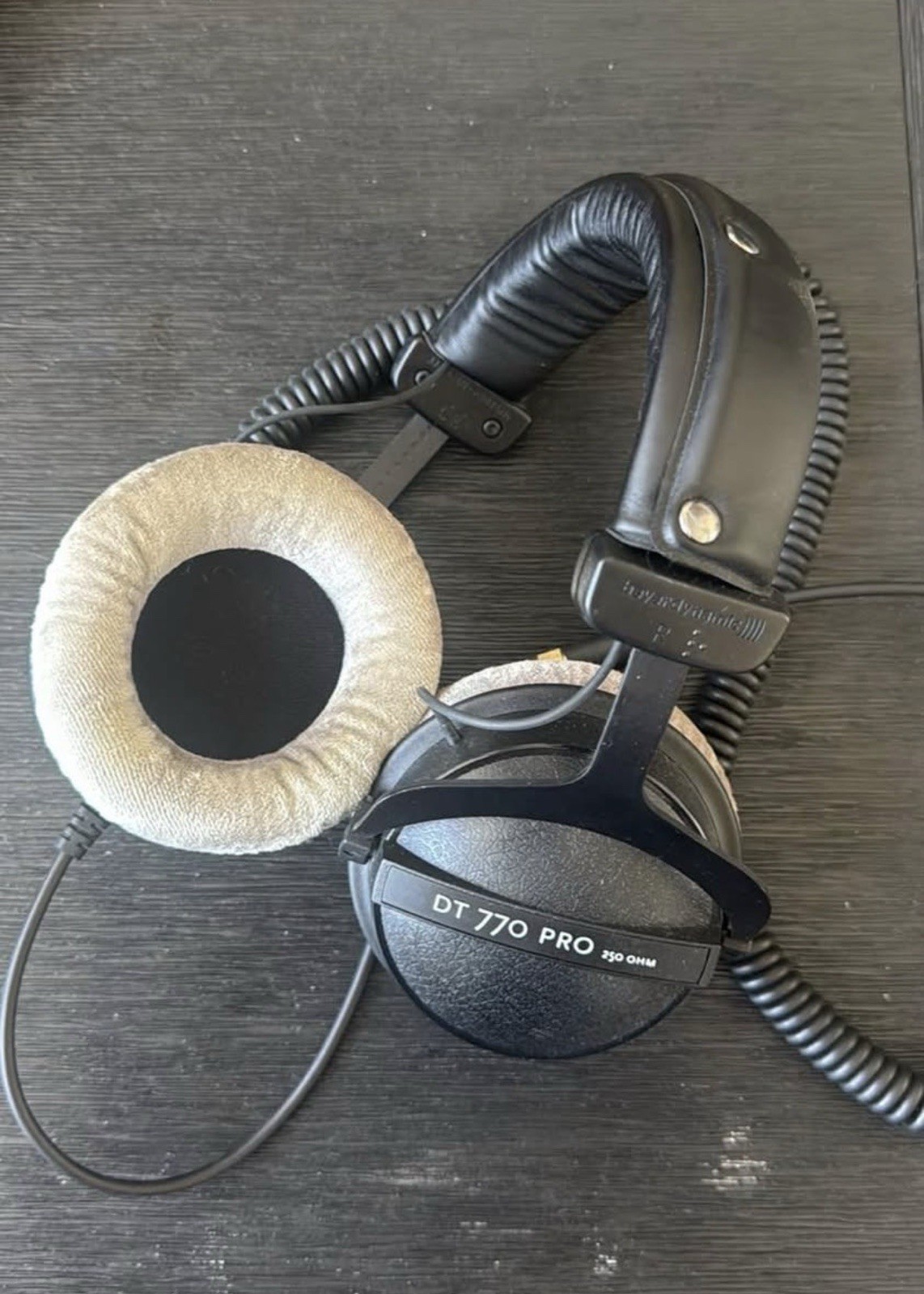 beyerdynamic DT 770 PRO 250 Ohm Headphones Black Coiled Cable 3.5mm/6.35mm