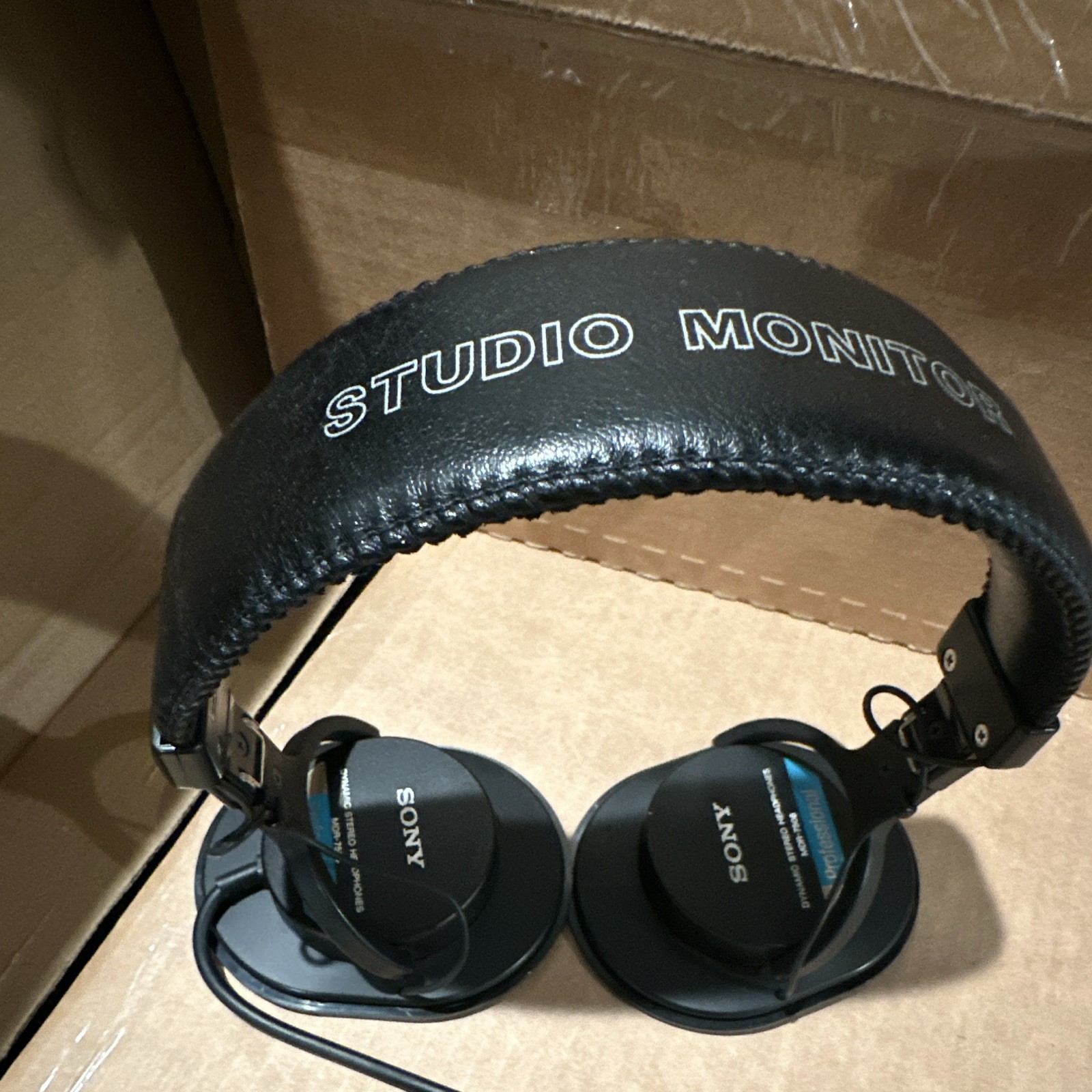 Sony MDR-7506 Wired Professional Studio Monitor Headphones Black Headband