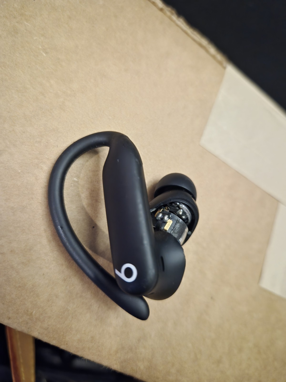 Beats Powerbeats PRO 2 Wireless Right Side Earbud – Black (A3157) FOR PARTS