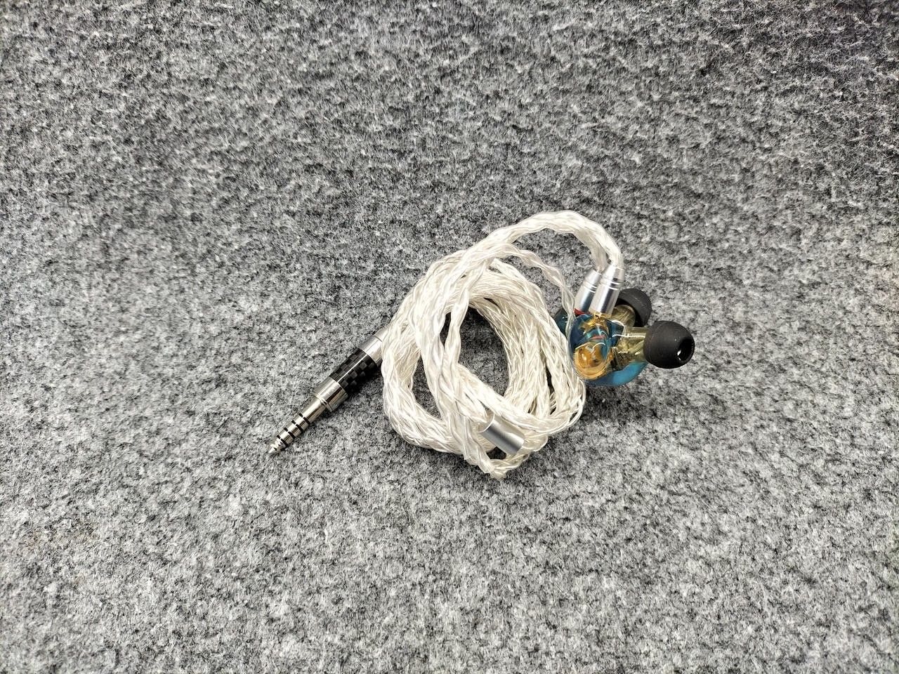 iBasso AM05 5-BA IEMs 2.5mm Blue w/Adapter – Ultra-Light 6.6g 32Ω 115dB
