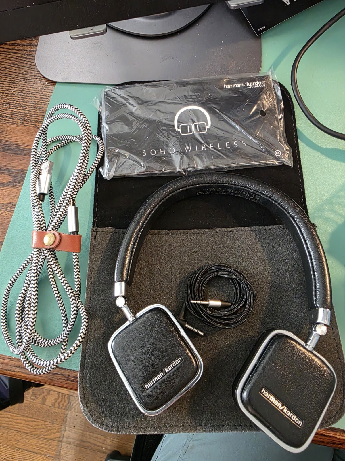 Harmon Kardon Soho Wireless Headphones – Leather, Rare, Discontinued