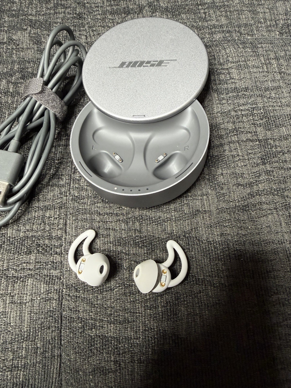 Bose Noise-Masking Sleepbuds 785593-0010 With Charger *UNTESTED*