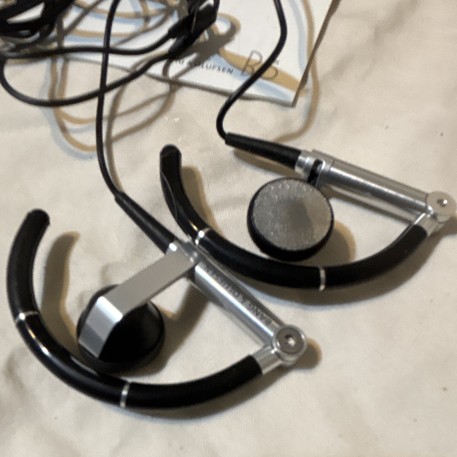 Bang & Olufsen B&O Earset Wired 3.5mm Ear-hook Earbuds Black/Silver Case