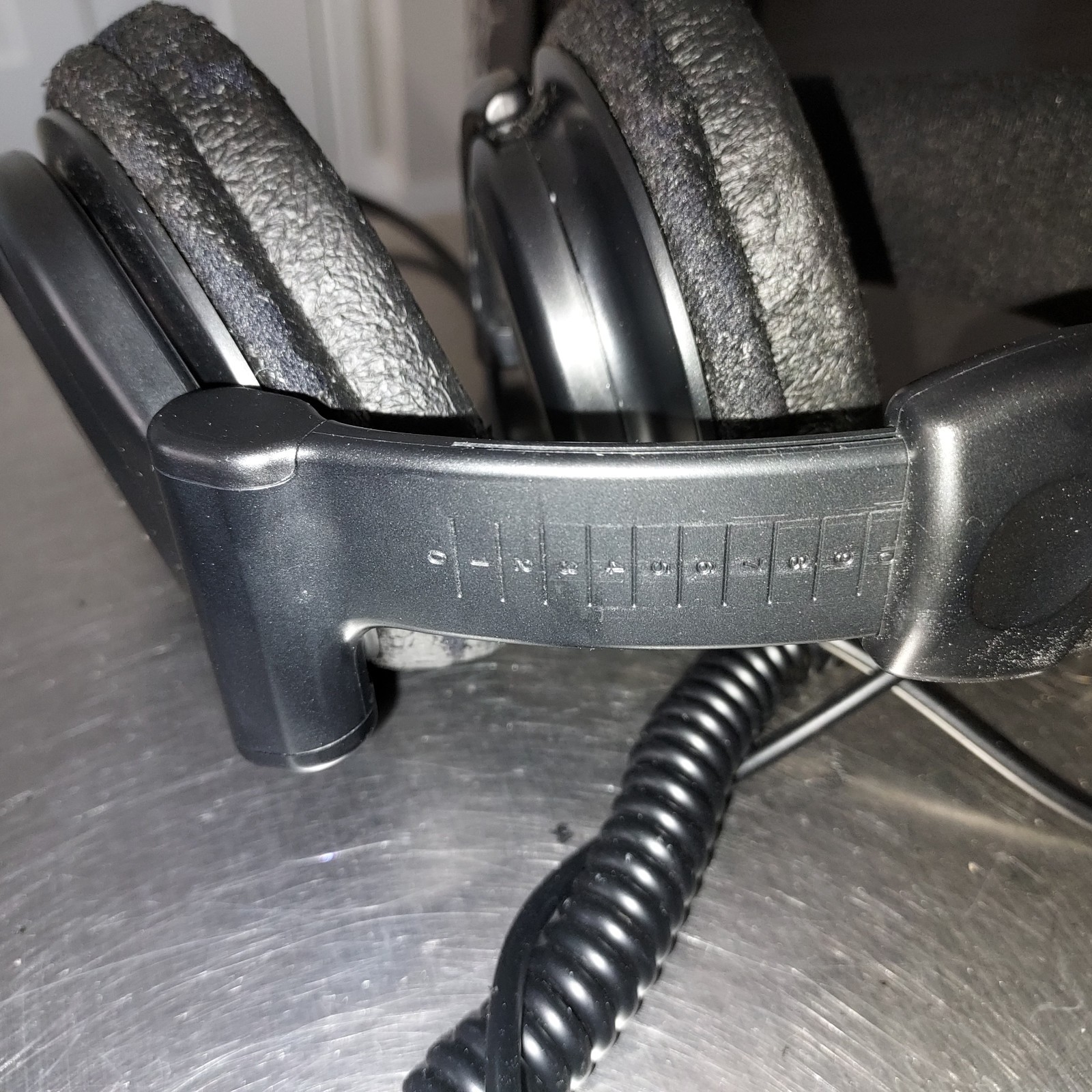 Sony MDR-V600 Dynamic Stereo Headphones Tested Working Needs Pads w/Adapter