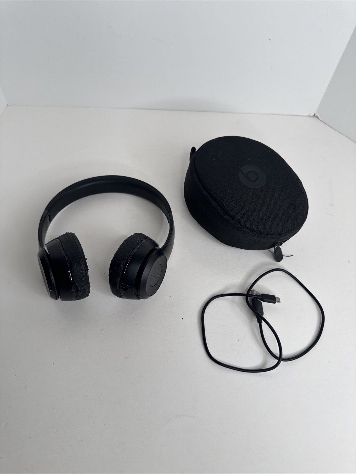 Beats by Dr. Dre Solo3 Wireless Over the Ear Headphone – Matte Black (A1796)