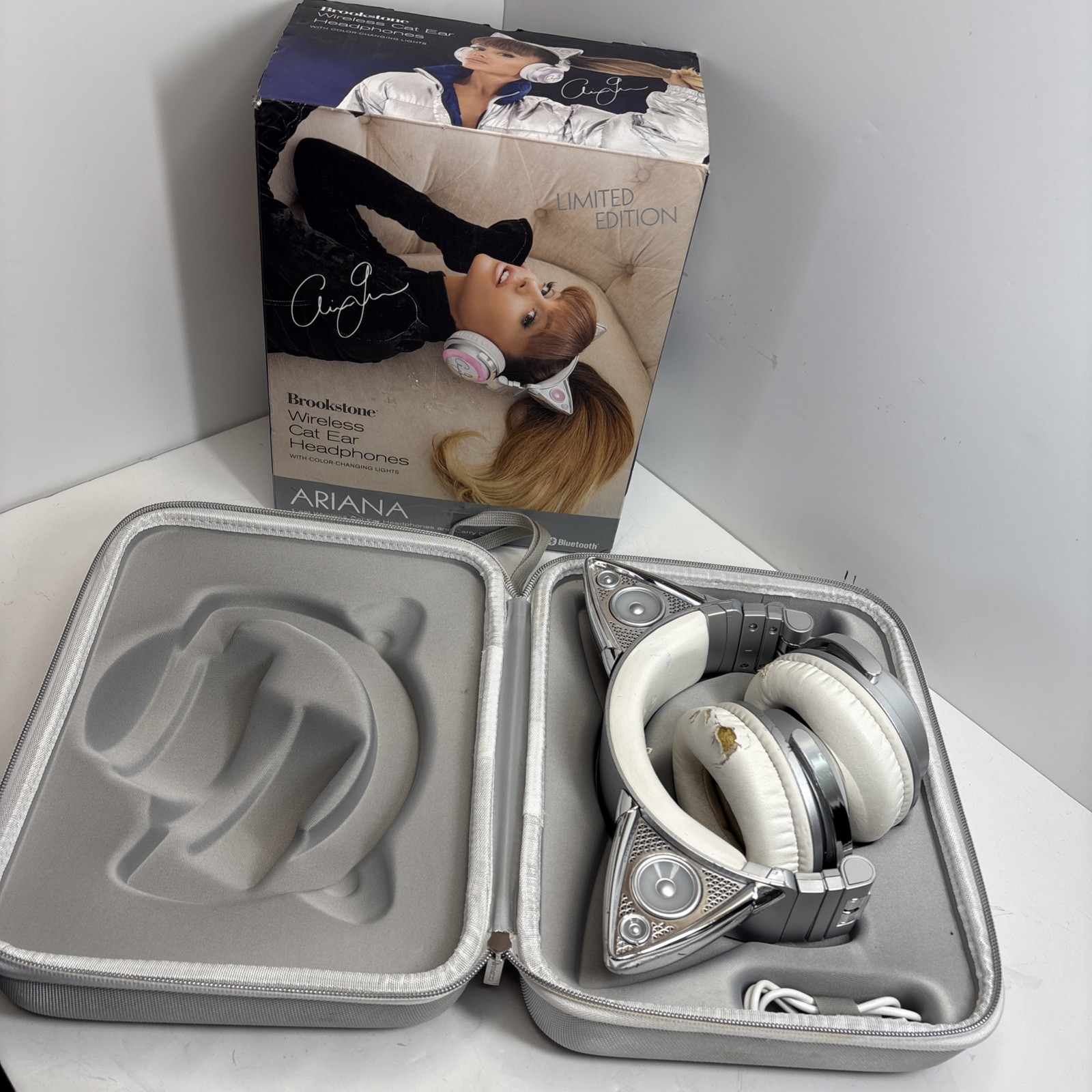 Brookstone Limited Edition Ariana Grande Bluetooth Headphones. Tested & Working