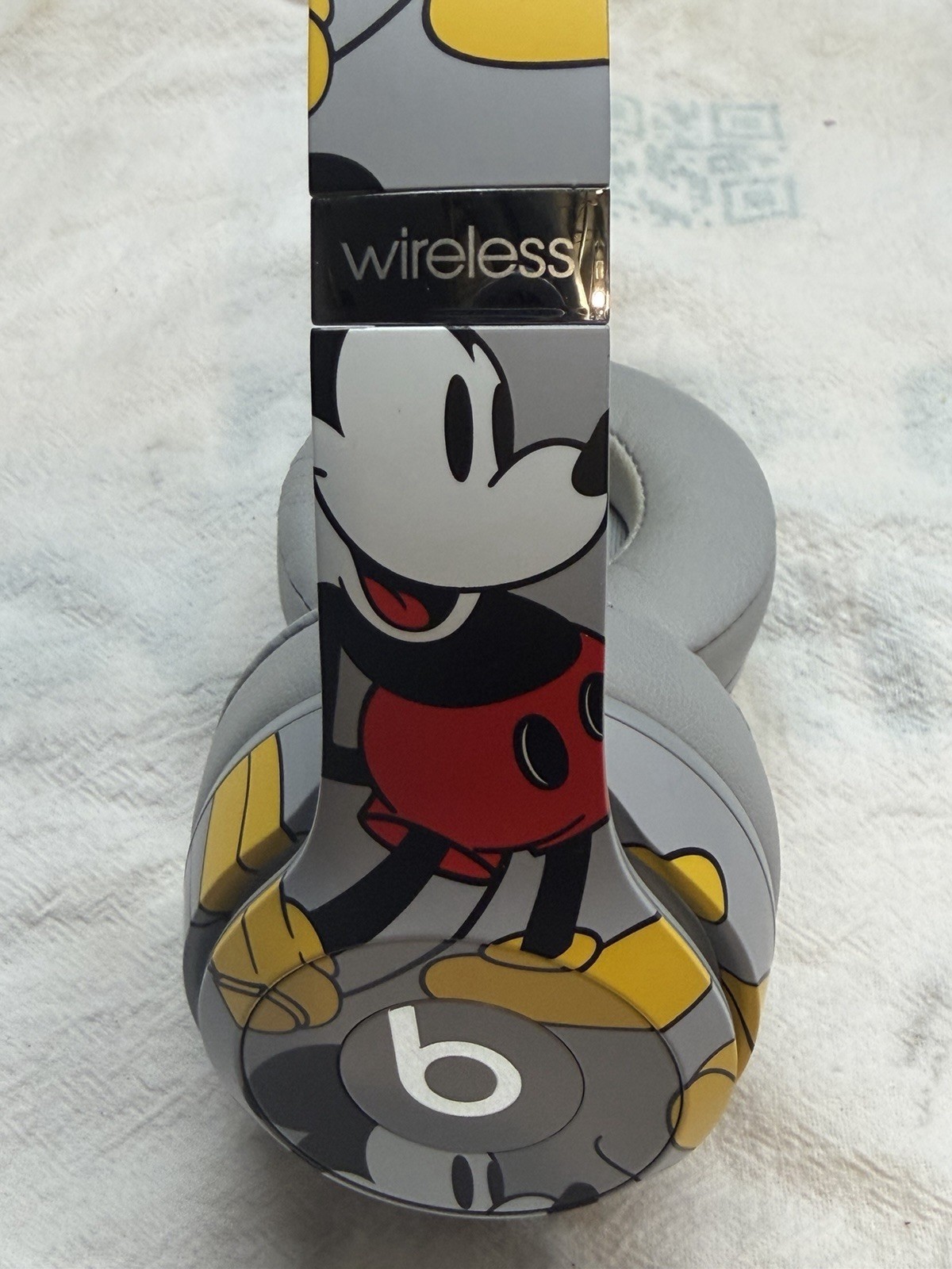 Beats by Dr. Dre Solo3 Wireless Headphones – Mickey’s 90th Anniversary Edition