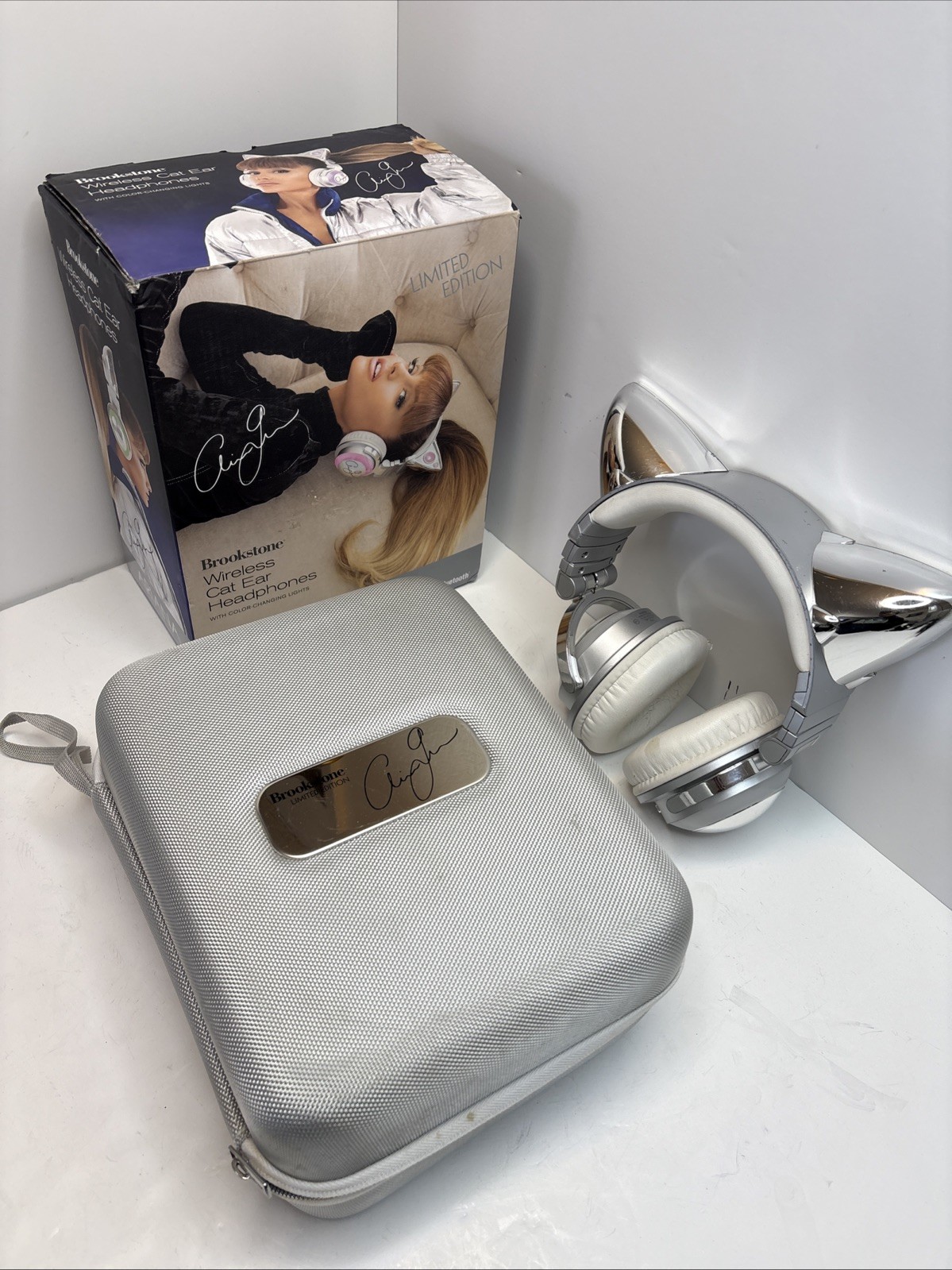 Brookstone Limited Edition Ariana Grande Bluetooth Headphones. Tested & Working
