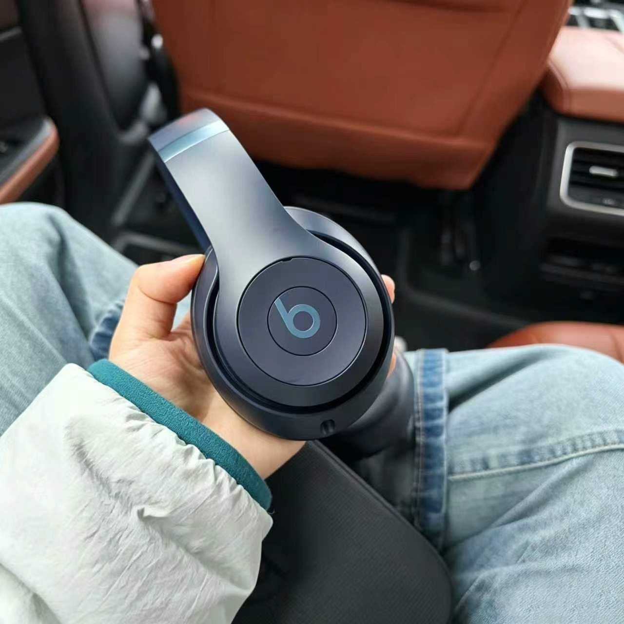 Beats Solo 4 Wireless On-Ear Headphones – Navy Blue