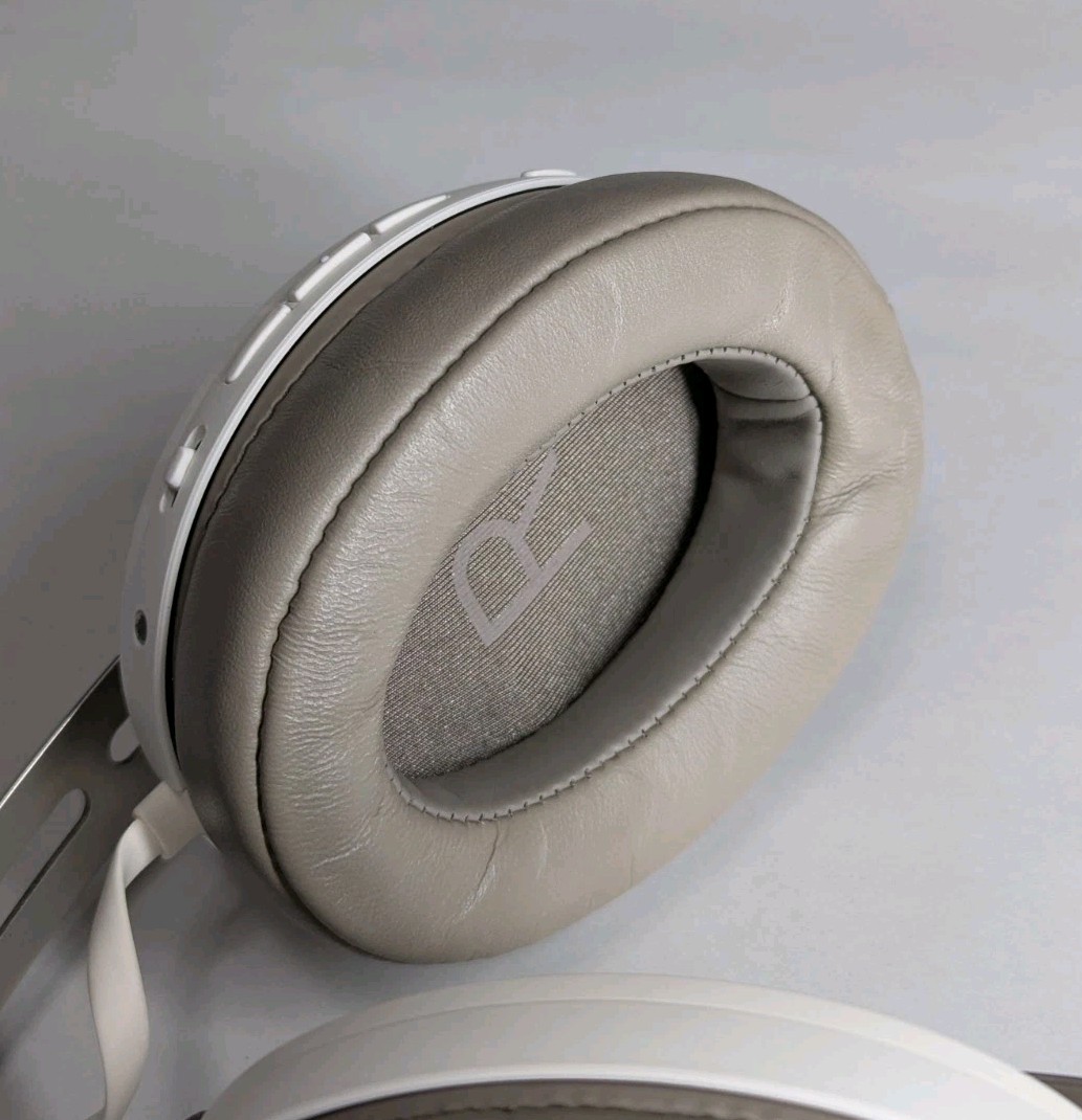Sennheiser Momentum Wireless 3 M3AEBT Gray White Used Tested Working