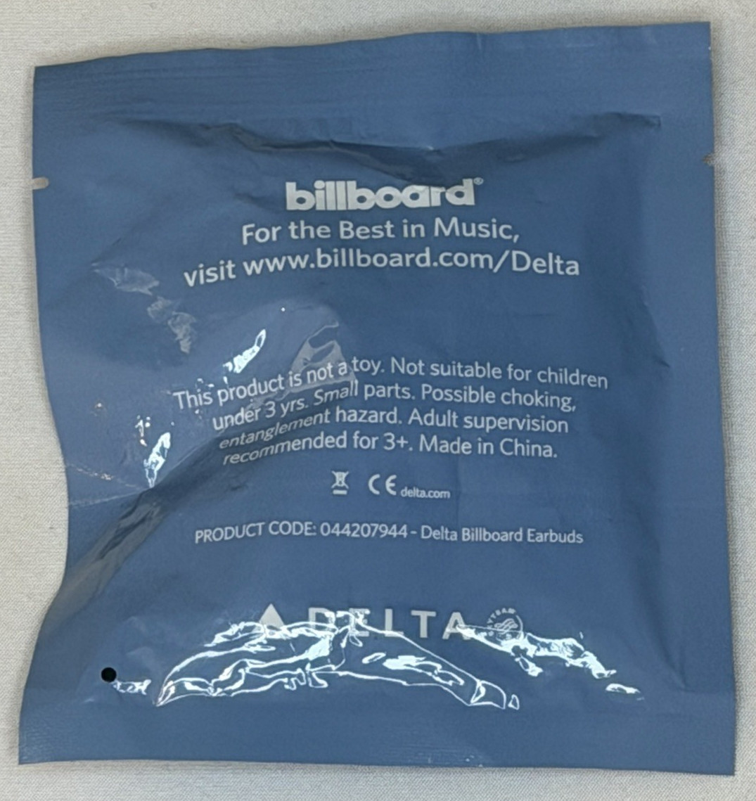 Brand NEW Delta Airlines BILLBOARD Ear Bud Headphones Sealed package & Eye Mask