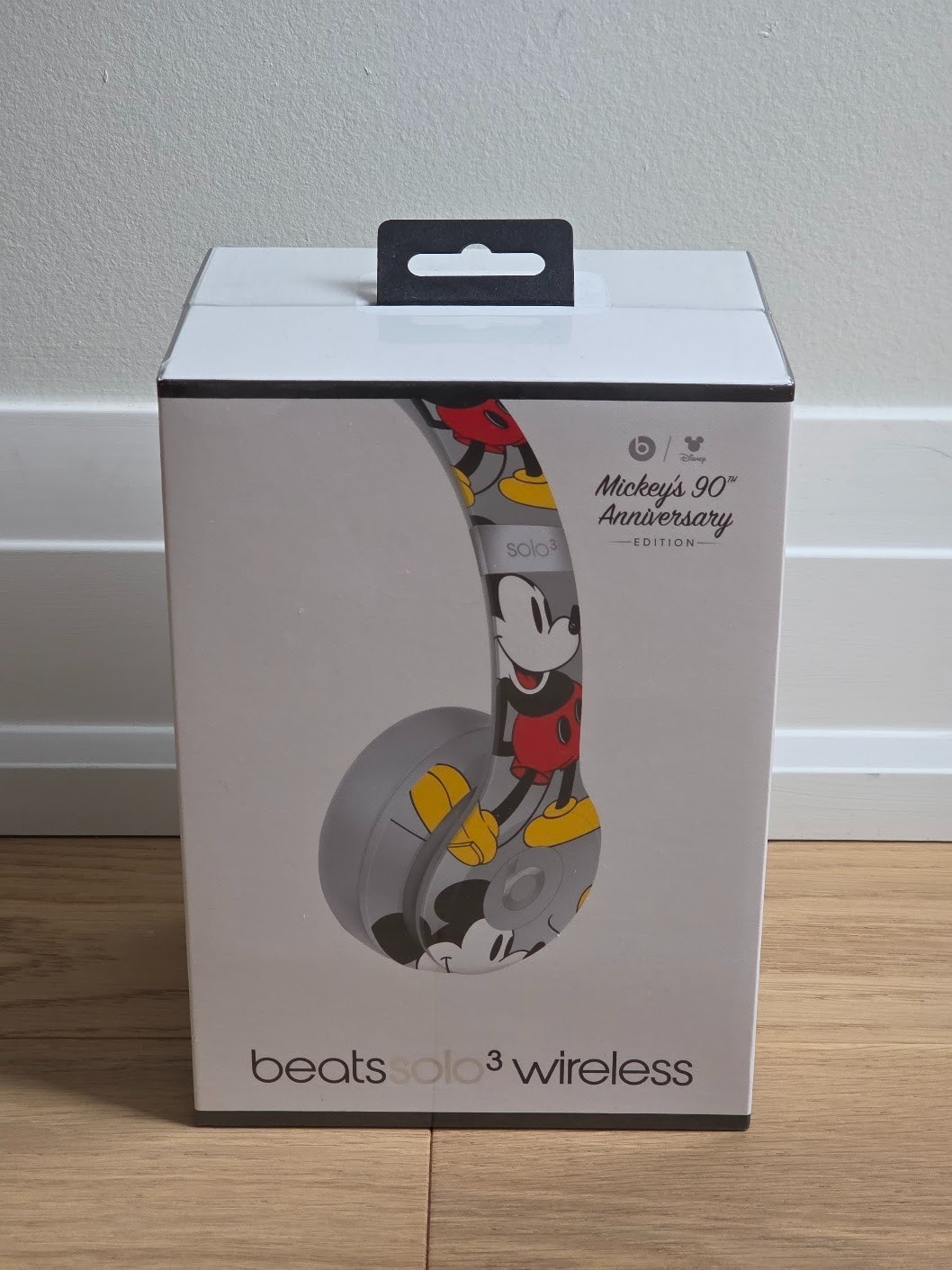 Beats by Dr. Dre Solo3 Wireless Headphones – Mickey’s 90th Anniversary Edition