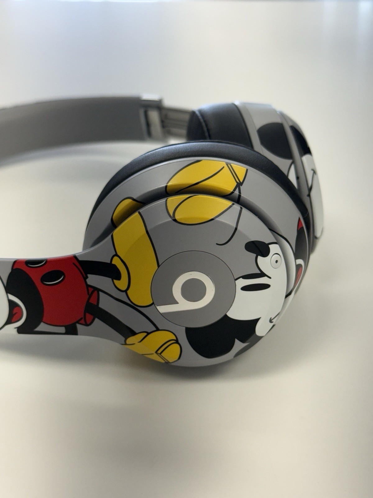 Beats Solo3 Wireless Mickey Mouse 90th Anniversary Edition A1796