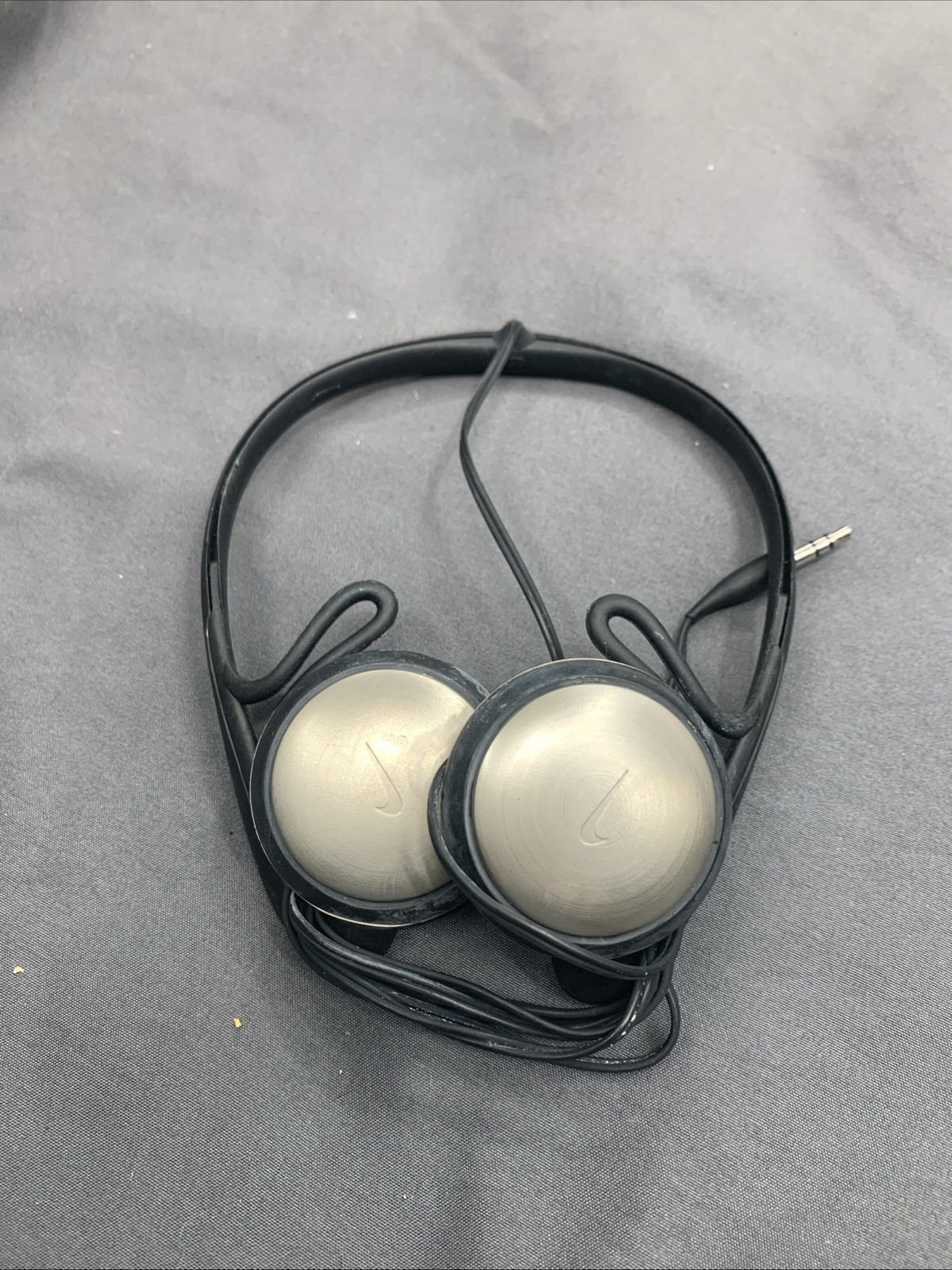 Nike Silver Black Sport Headphones Unisex Feather Light TESTED WORKS