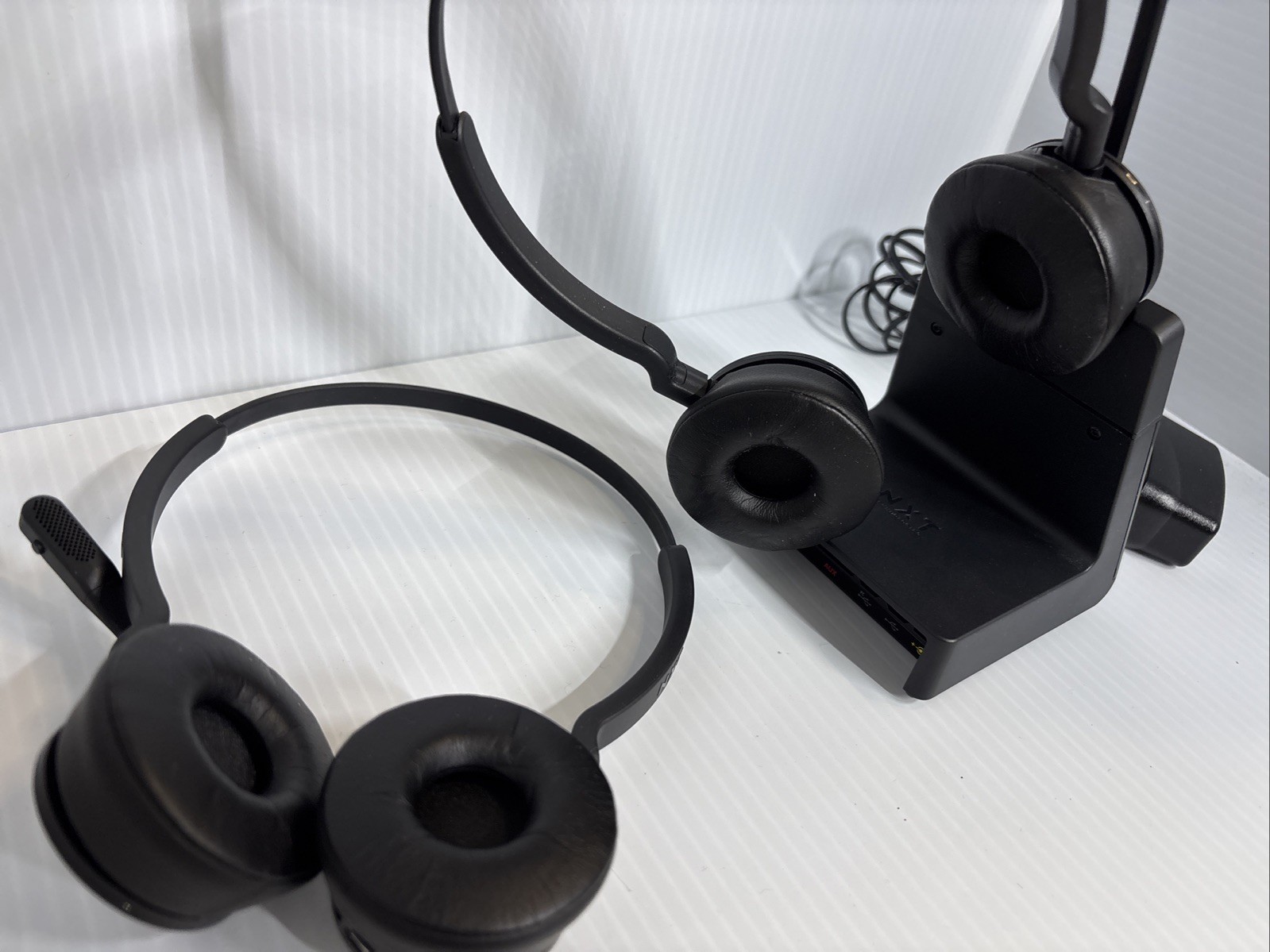 NXT Technologies UC-7500 Mono Professional Wireless HeadSet,with Extra Mic (88)