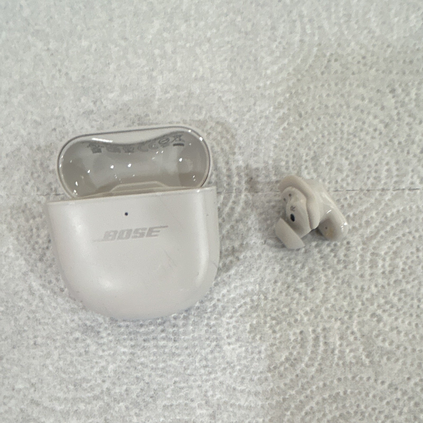 Bose Sport True Wireless Bluetooth In-Ear Earbud w/ Charging Case, Beige 1 Bud