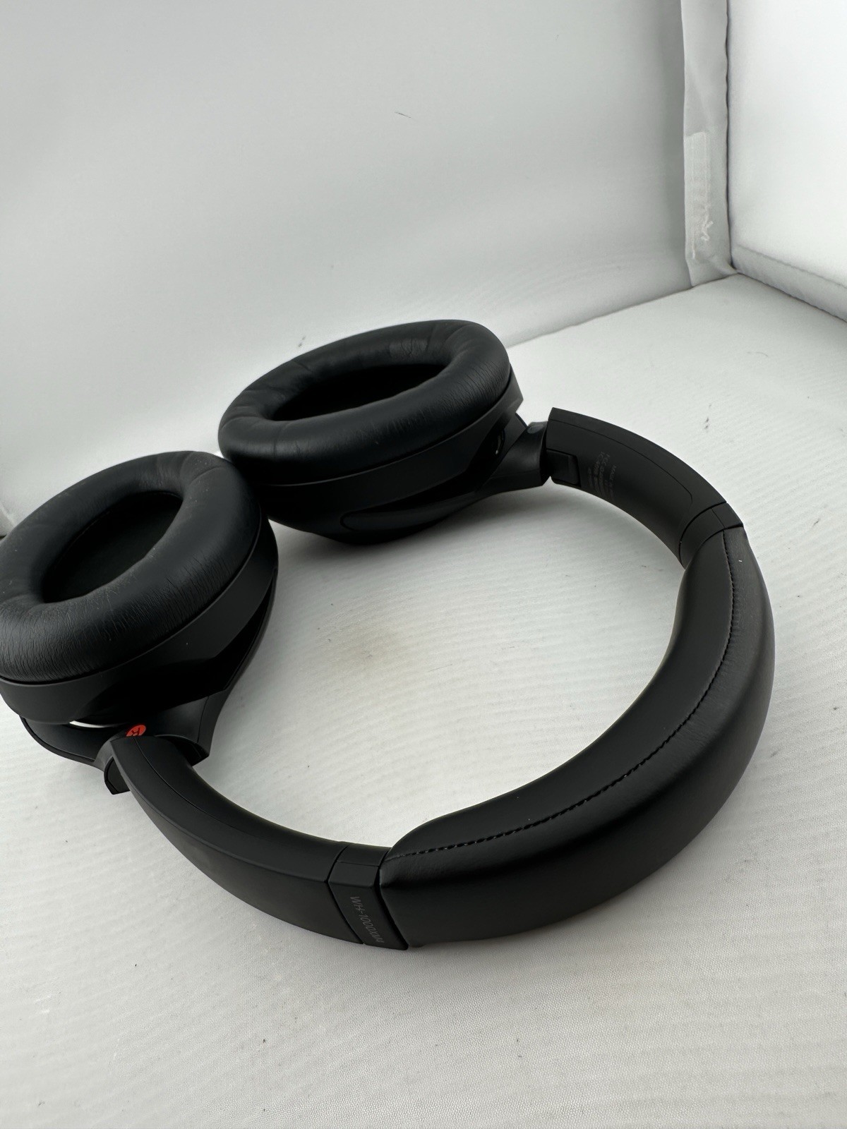 SONY WH-1000XM4 Headphones Black + Case (Poor Battery Health)