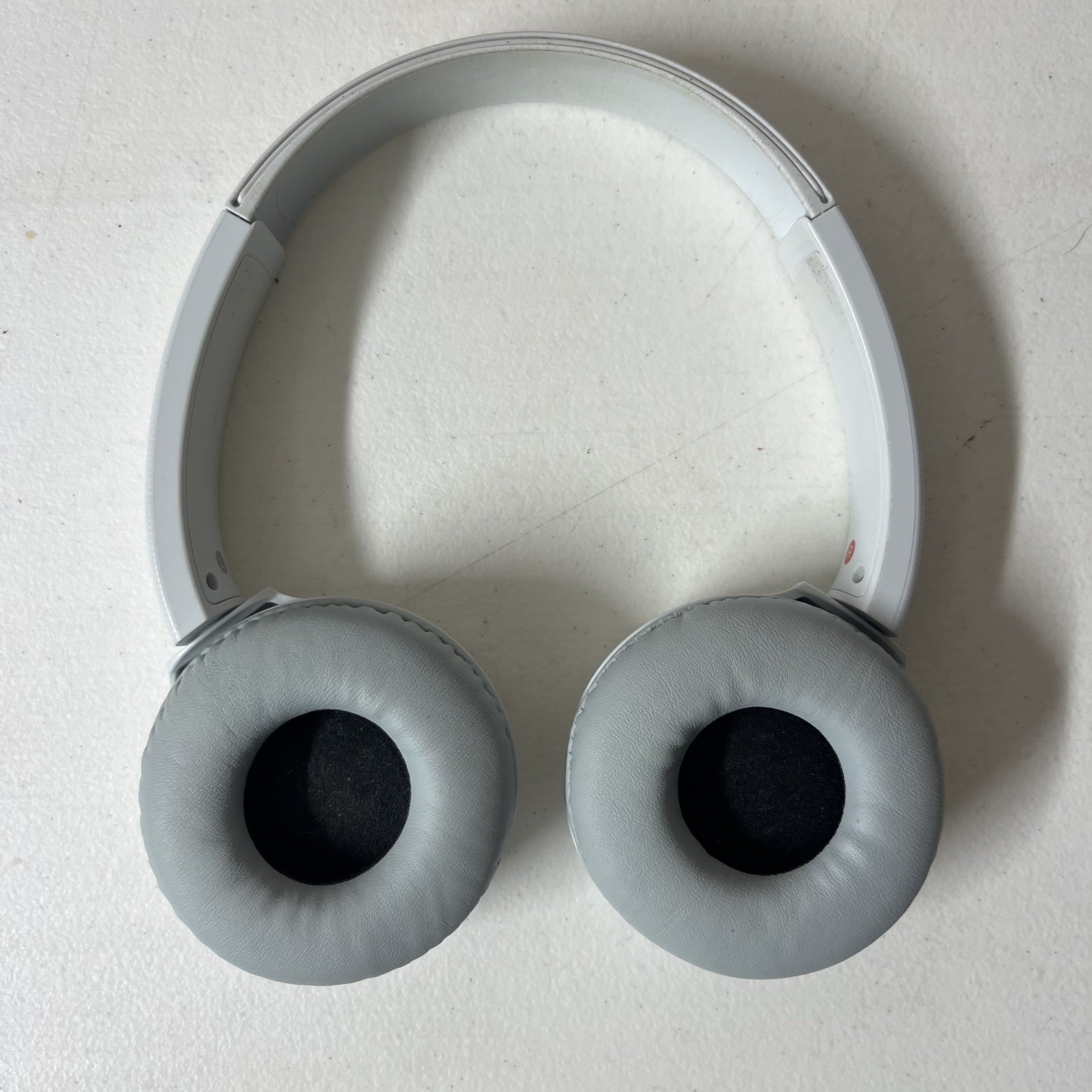 Sony WH-CH510 Wireless Bluetooth Headband Headset White Adjustable Ear-Pad