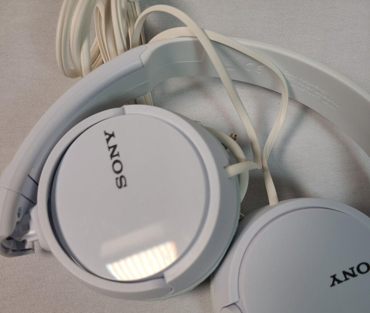 Sony MDR-ZX110 Ear-Pad (On the Ear) Headband Headphones – White