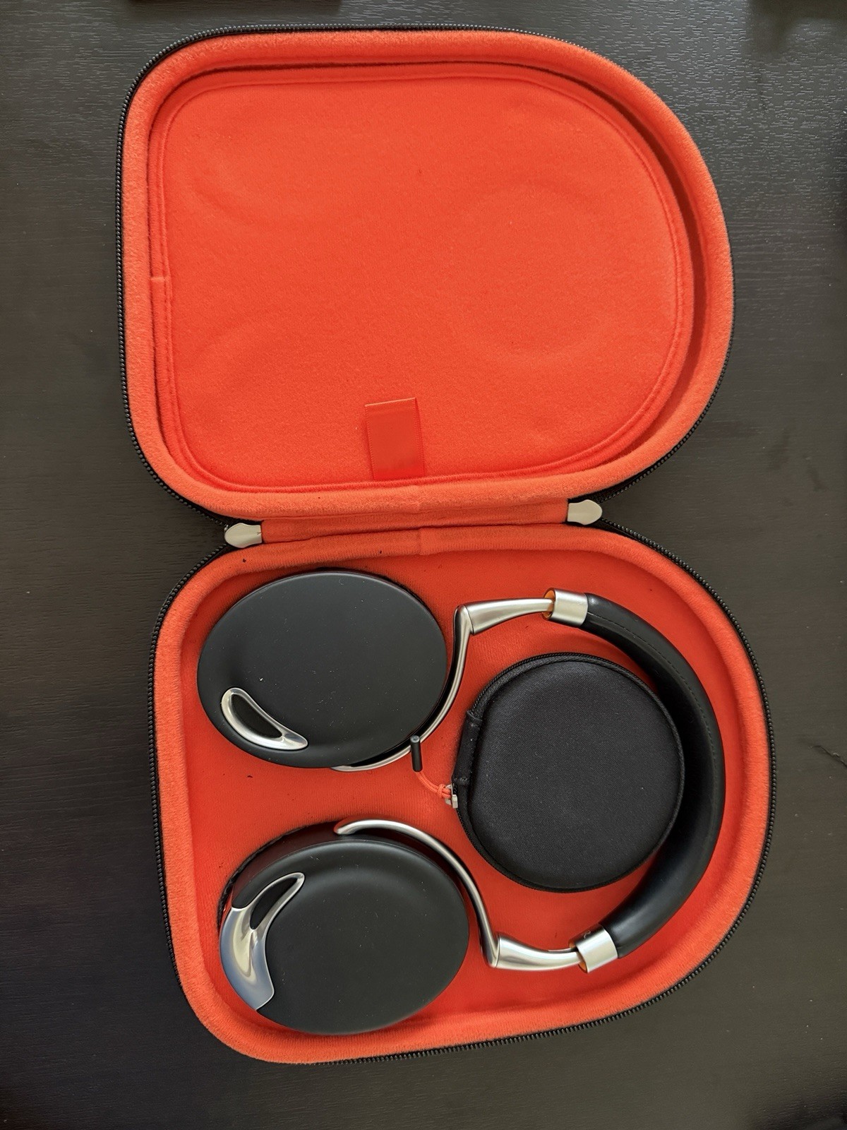 PARROT ZIK 1.0 NOISE CANCELING HEADPHONES WITH CASE AND ACCESS