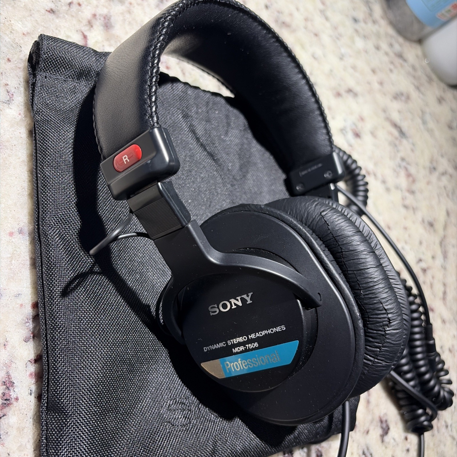 Sony MDR-7506 Sound Monitor Headphones (Black)