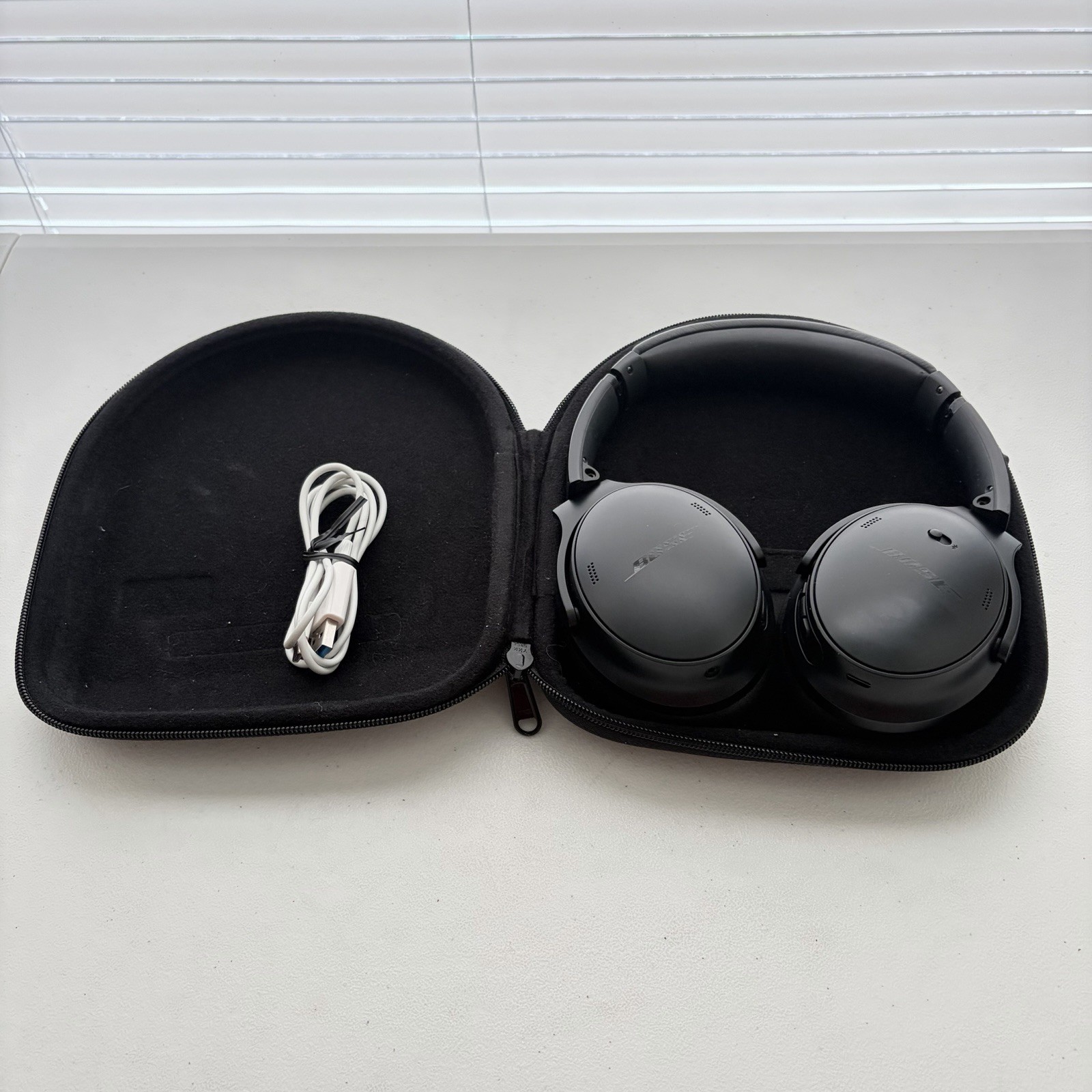 Bose QuietComfort Wireless Over-the-Ear Noise Cancelling Headphones & Case Black