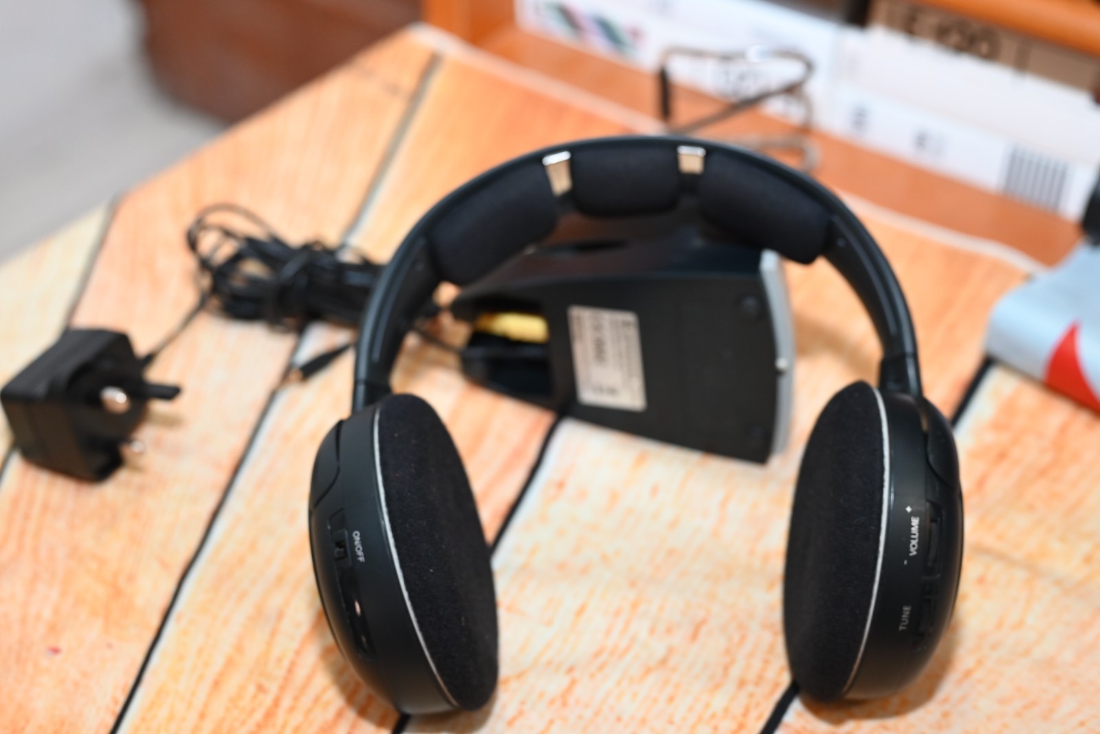 SENNHEISER HDR 120 II Wireless RF – Complete with TR120 II Battery Charger