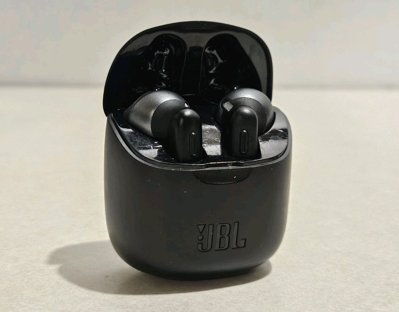 JBL Tune 225TWS True Wireless Earbuds – Black – TESTED WORKING