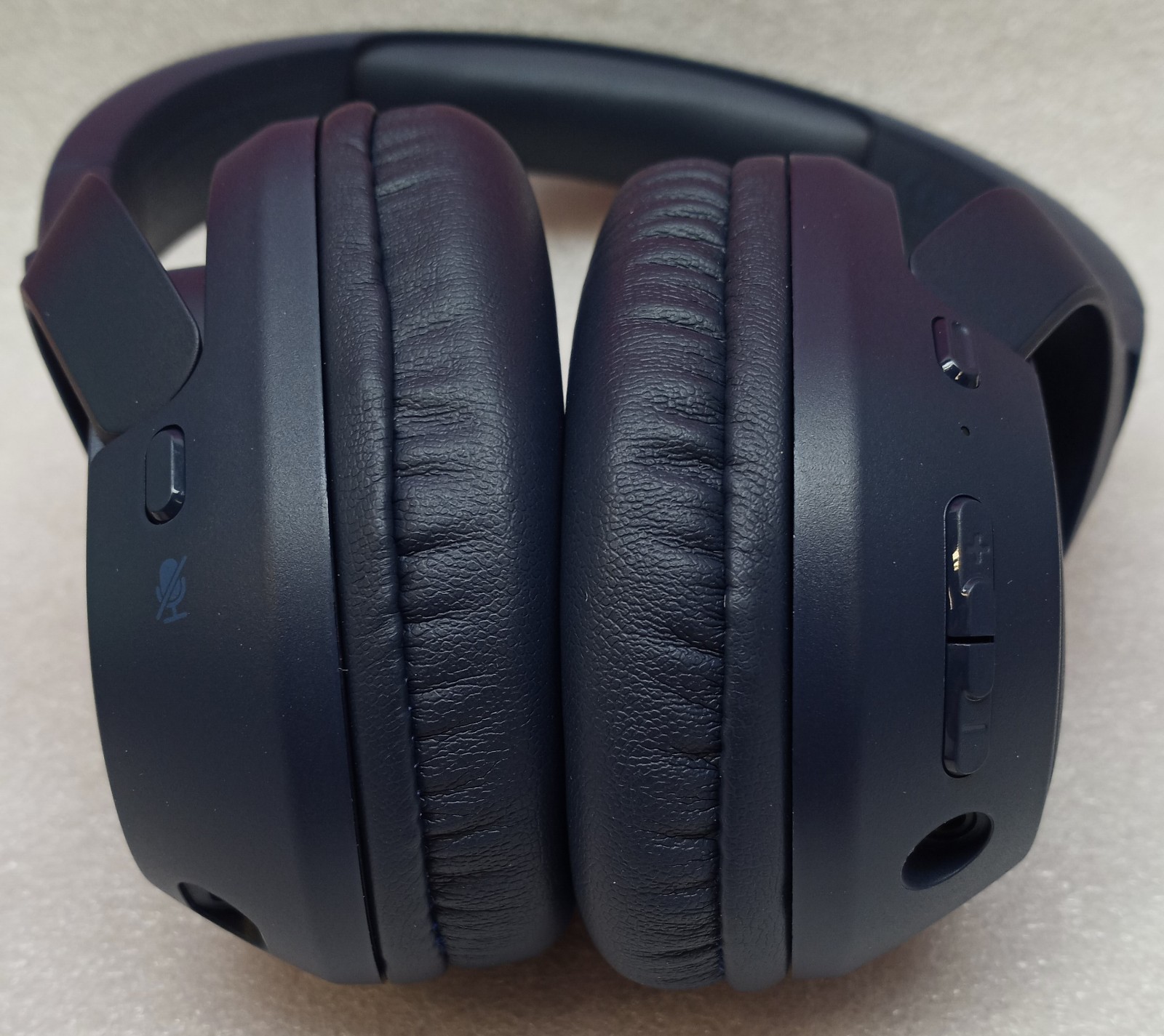 Belkin SoundForm Surround Over-Ear Sound Isolating True Wireless Headphones