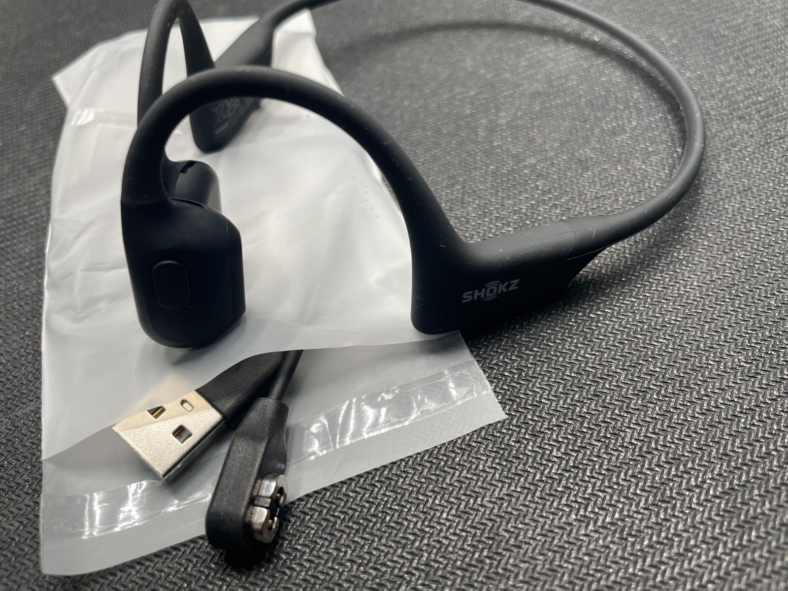 Shokz OpenRun Pro Bone Conduction Open-Ear Sport Headphones S810 W / Cable Black