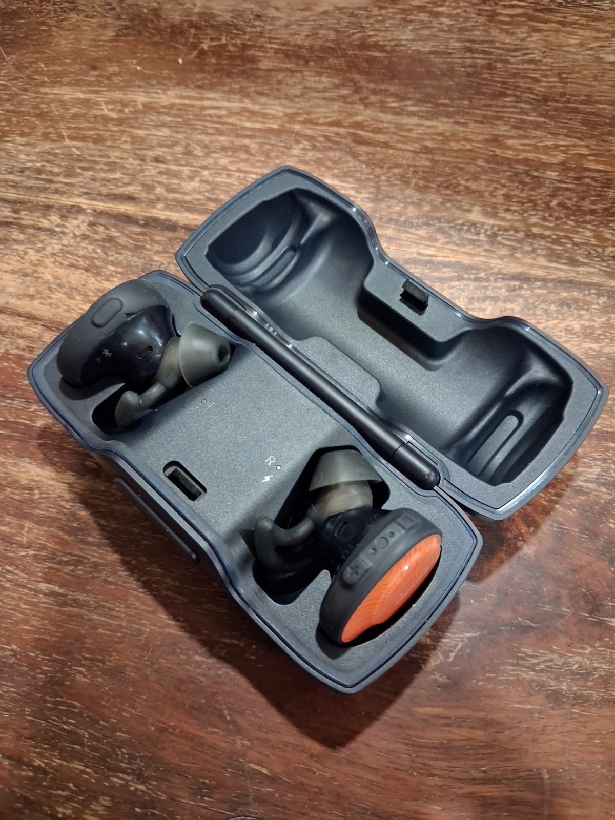 Bose SoundSport Free Wireless Bluetooth Earbuds Orange with Charging Case