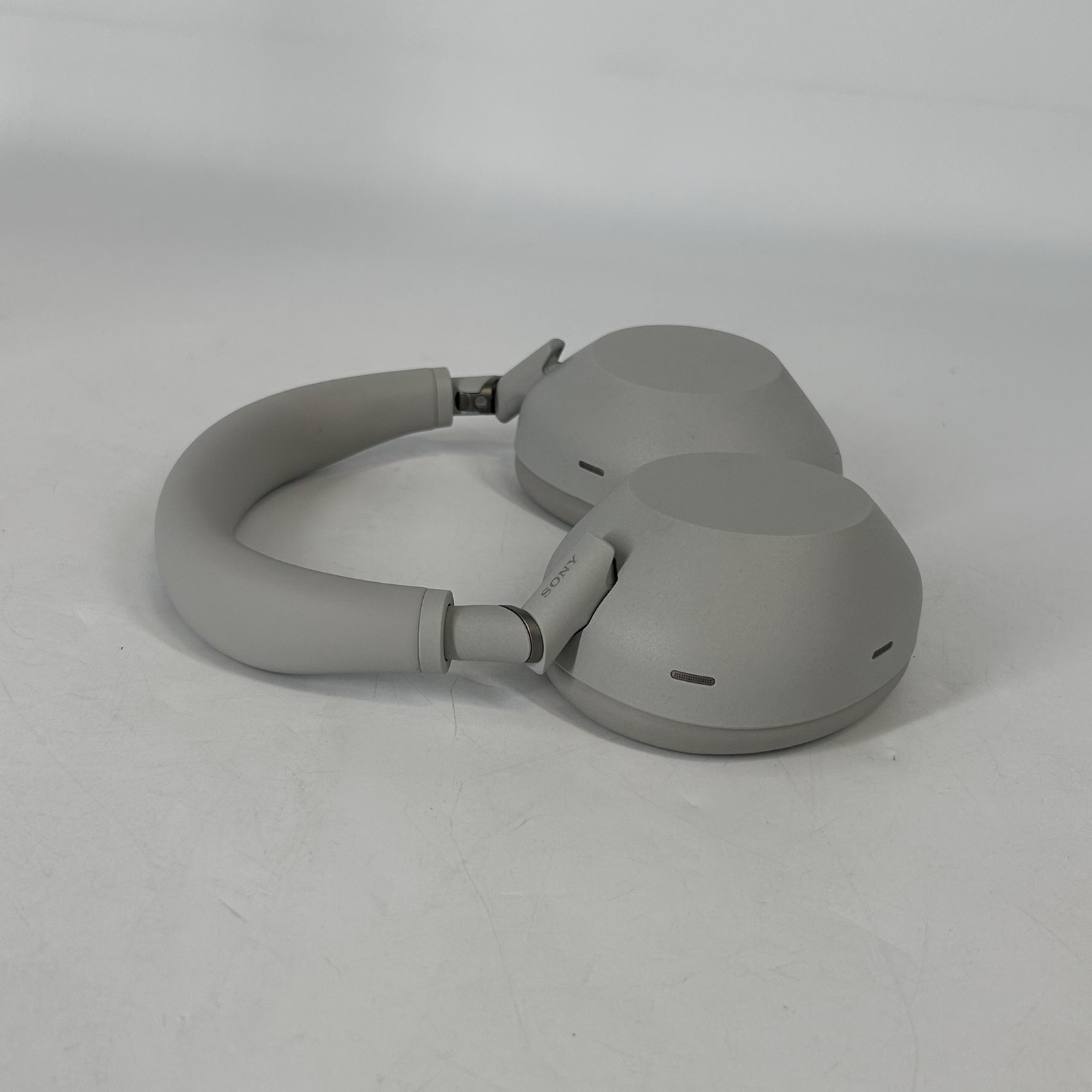 Sony WH-1000XM6 Headphones Platinum Silver w/ Case/Charger – Excellent