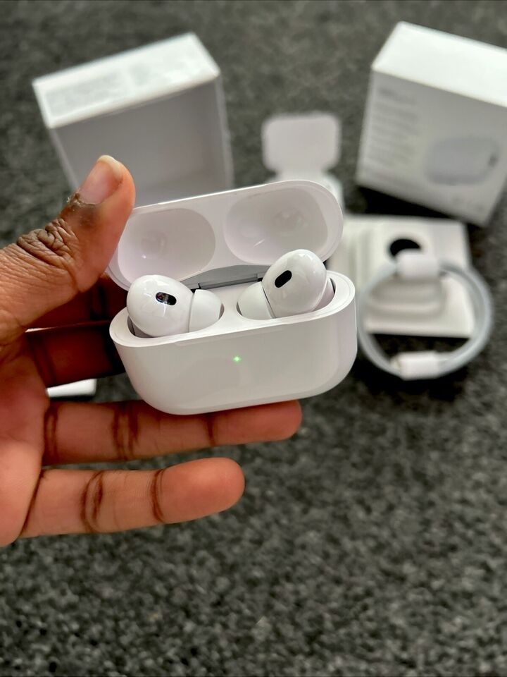 Apple Pro 2nd Generation Earphones Earbuds with MagSafe Charging Case Set~