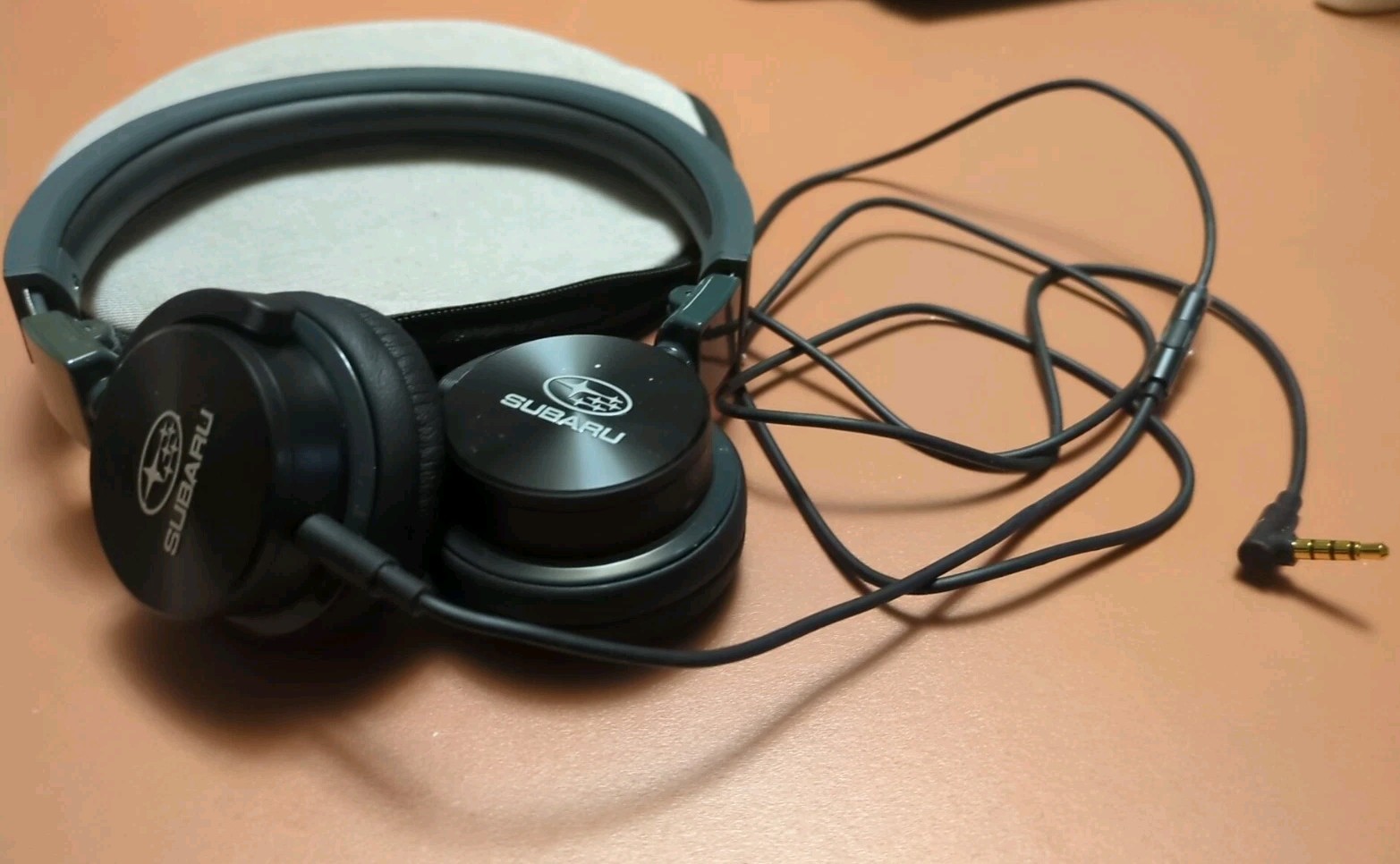 Harmon/Kardon Subaru Headphones Foldable (on the ear) W/ Carry Bag.