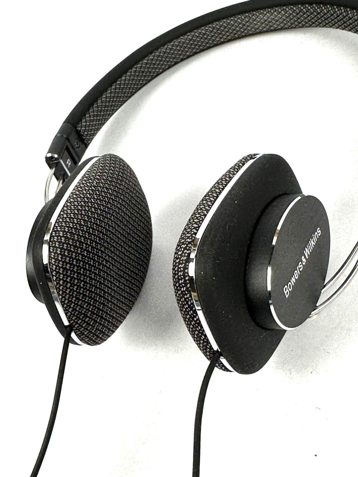 Bowers & Wilkins P3 Headphones On-Ear Foldable Protective Hard Case Excellent