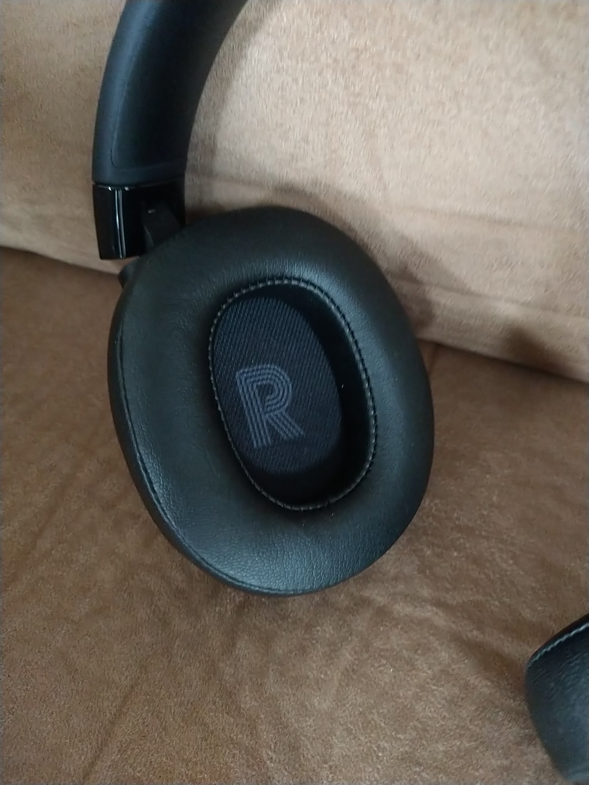 JBL Tune 720BT – wireless over-ear headphones- Black