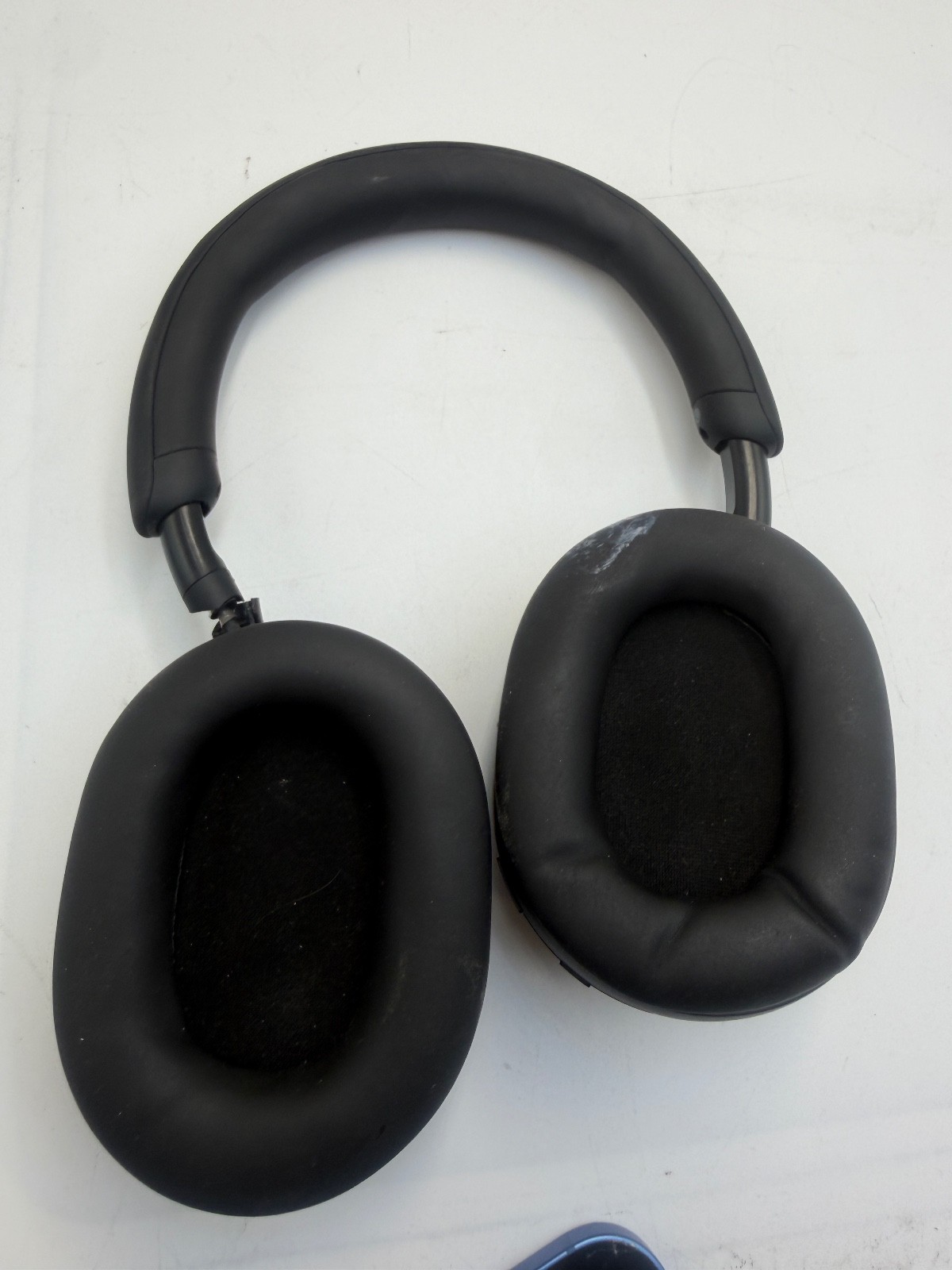 Sony WH-1000XM5 Wireless Noise Canceling Headphones – Black DAMAGED COSMETICS