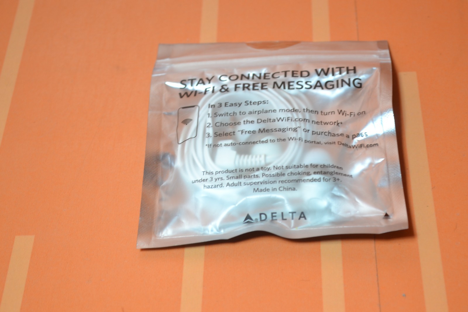 New DELTA Airlines Studio “Plug In Tune Out” Isolation Earbuds Headphones