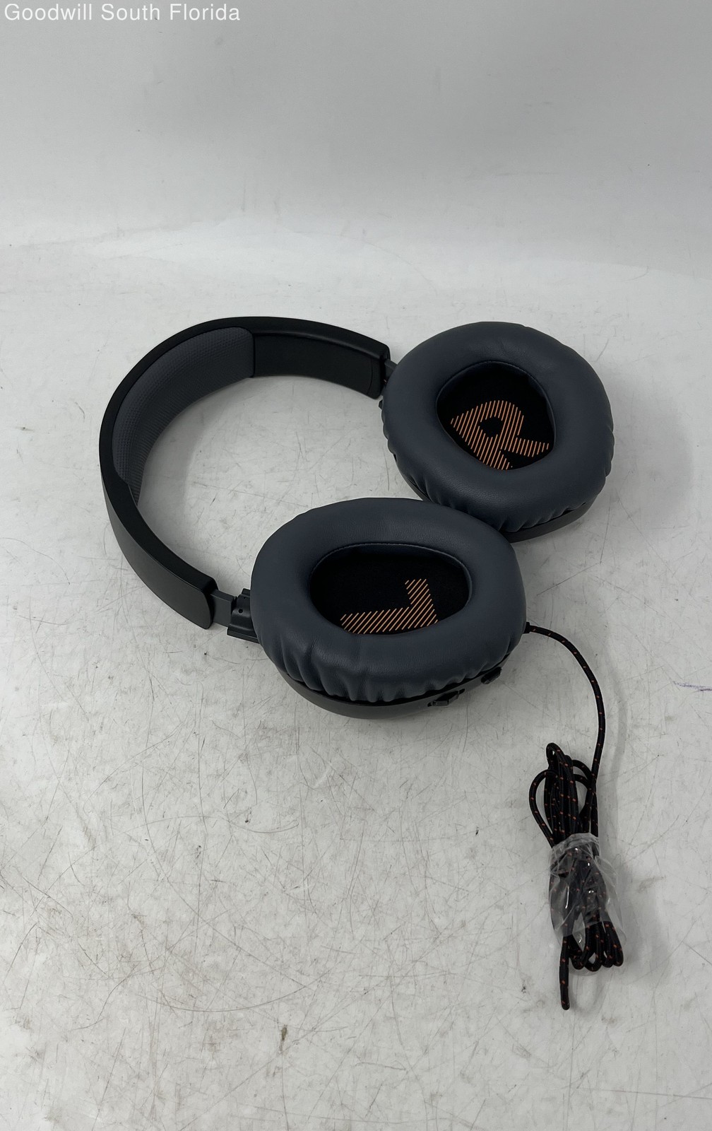 JBL Quantum 100 Black 3.5mm Audio Cable Wired Gaming Headphones Not Tested