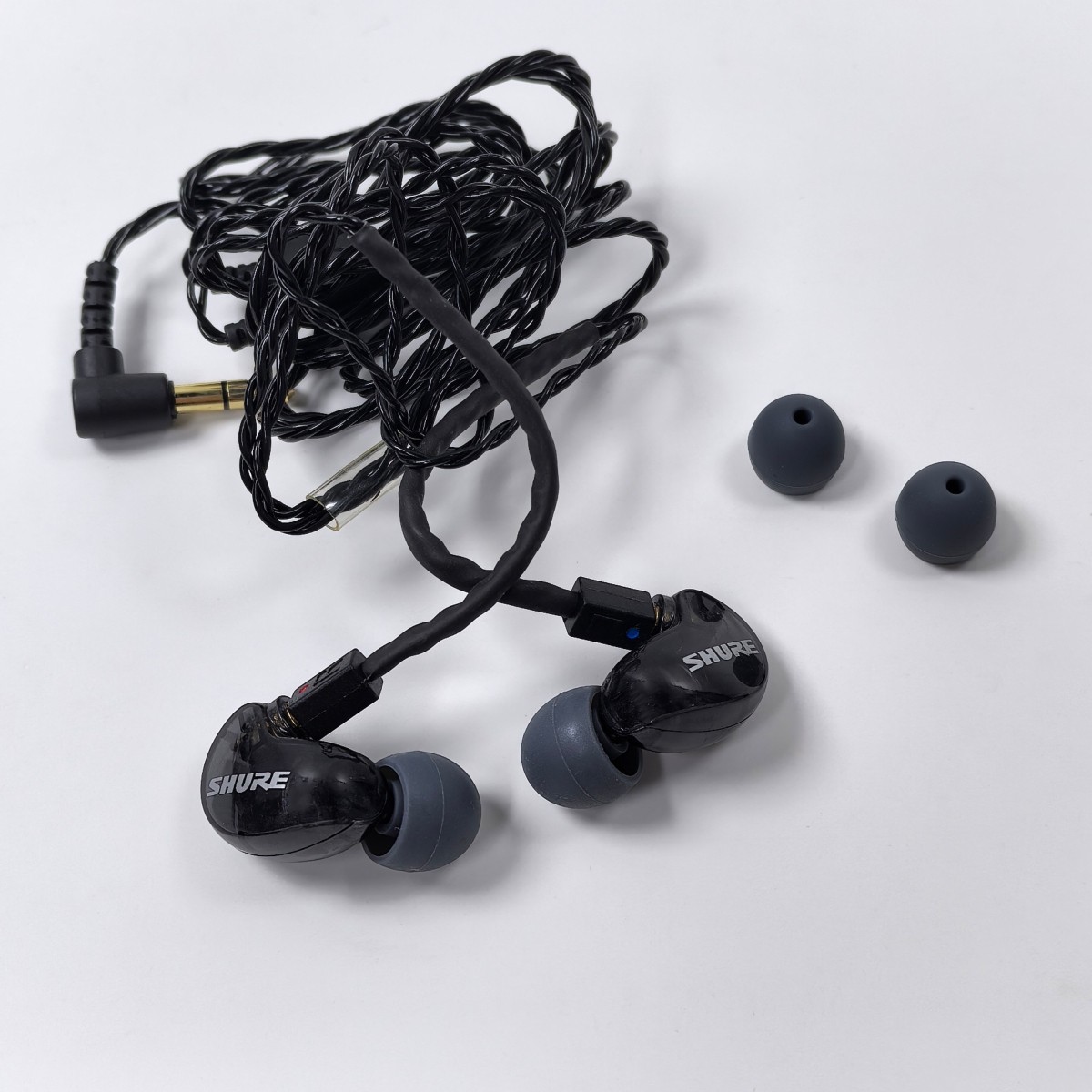Shure SE215 In-Ear Wired Earphones Headphones Earbuds Sound Isolating Black