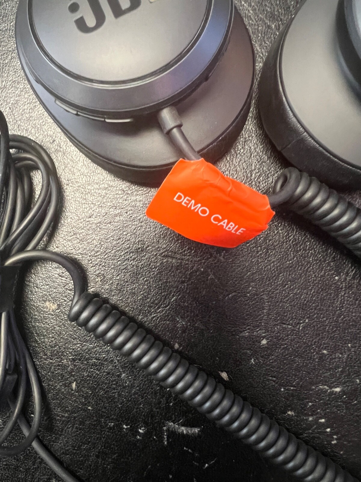 JBL Live 500BT Over-the-Ear DEMO UNITS WIRED-2