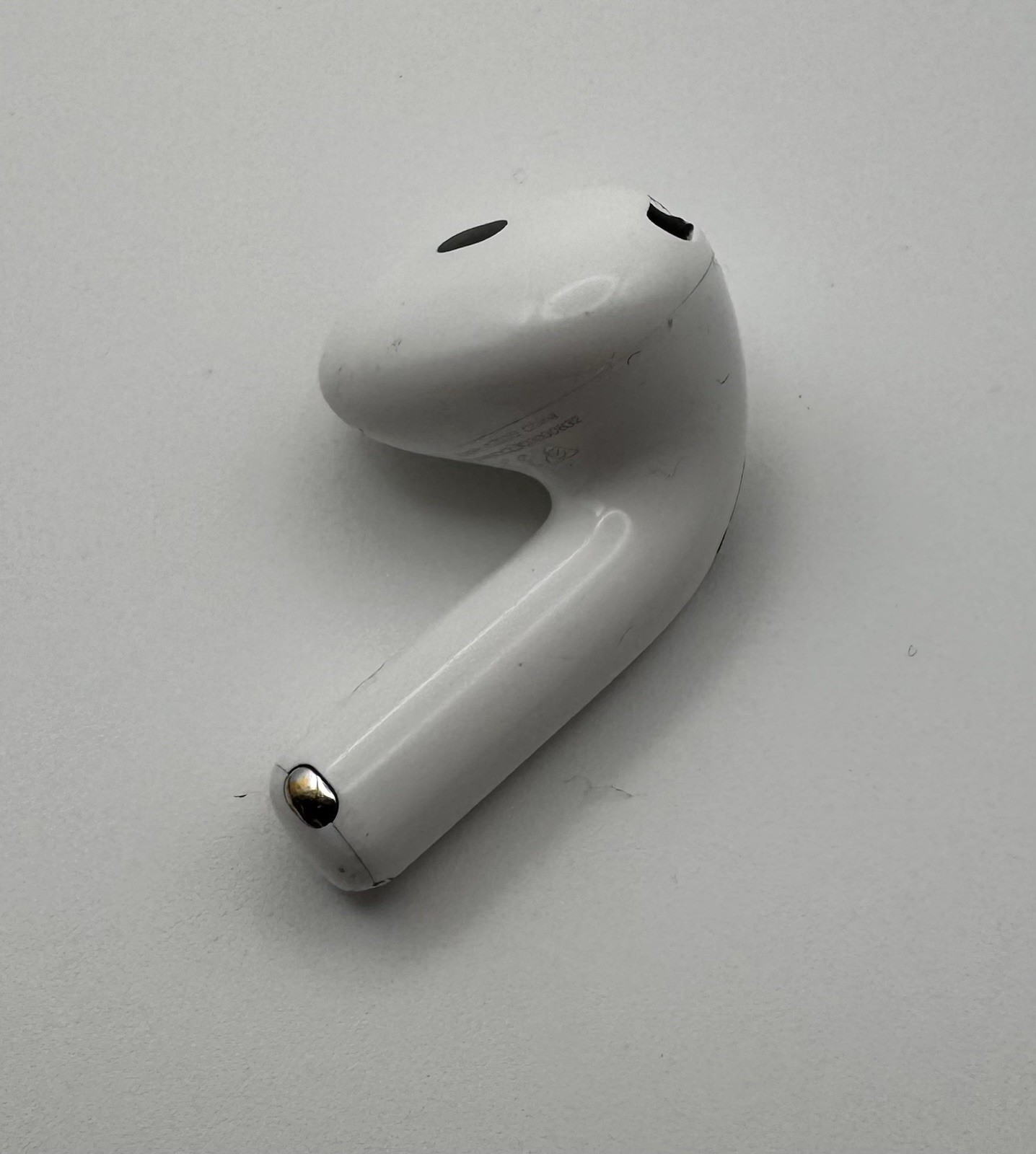 APPLE AIRPODS 4TH GENERATION USB-C NON ANC A3058 – White W/CHARGING CASE USED